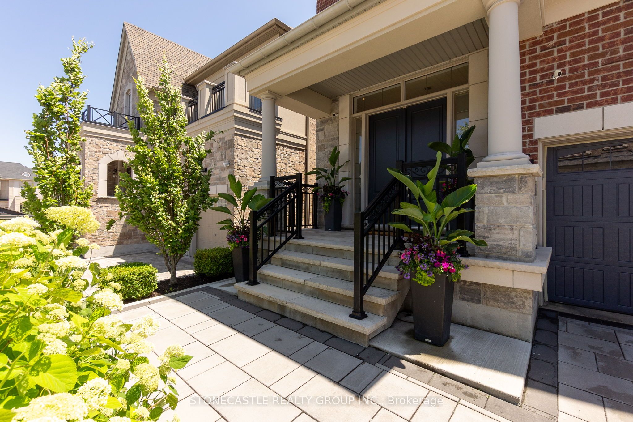 27 Mower Ave Property Photo 3