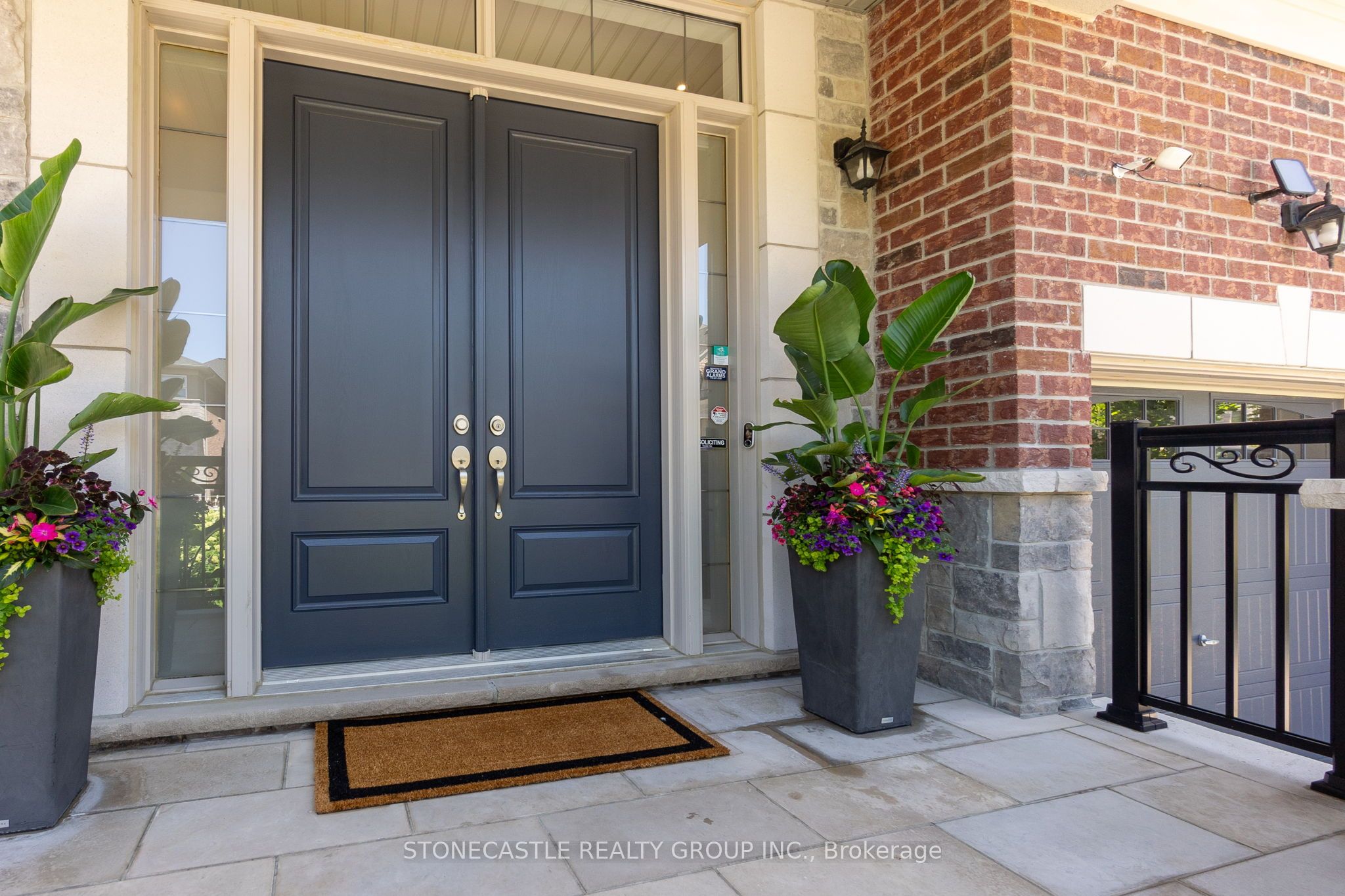 27 Mower Ave Property Photo 4