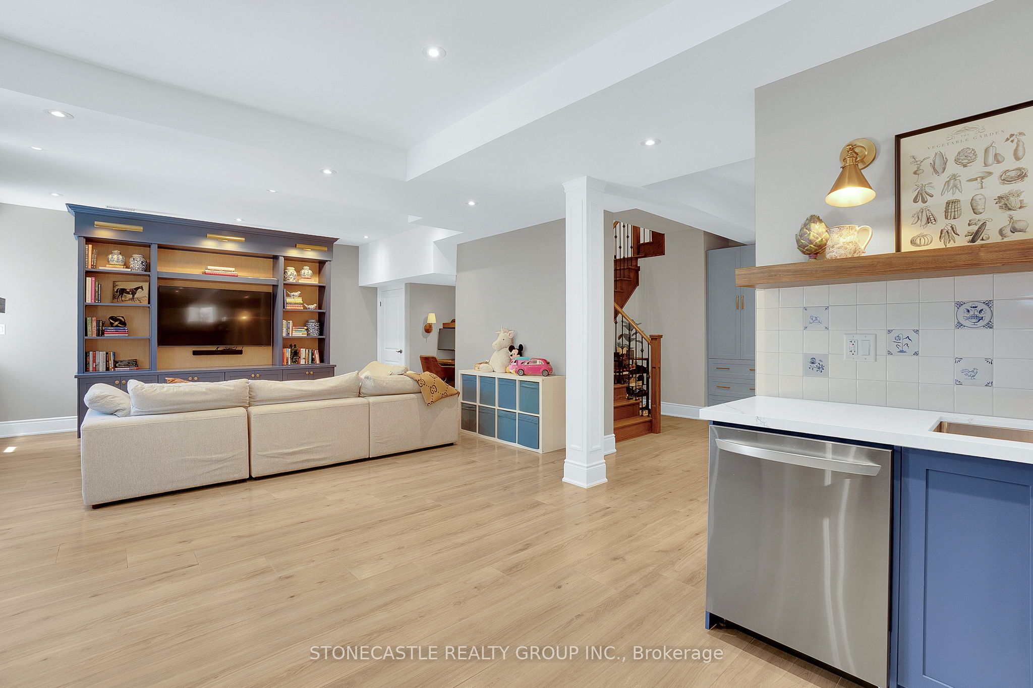 27 Mower Ave Property Photo 25