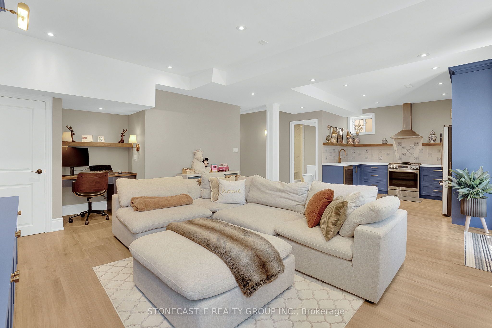 27 Mower Ave Property Photo 26