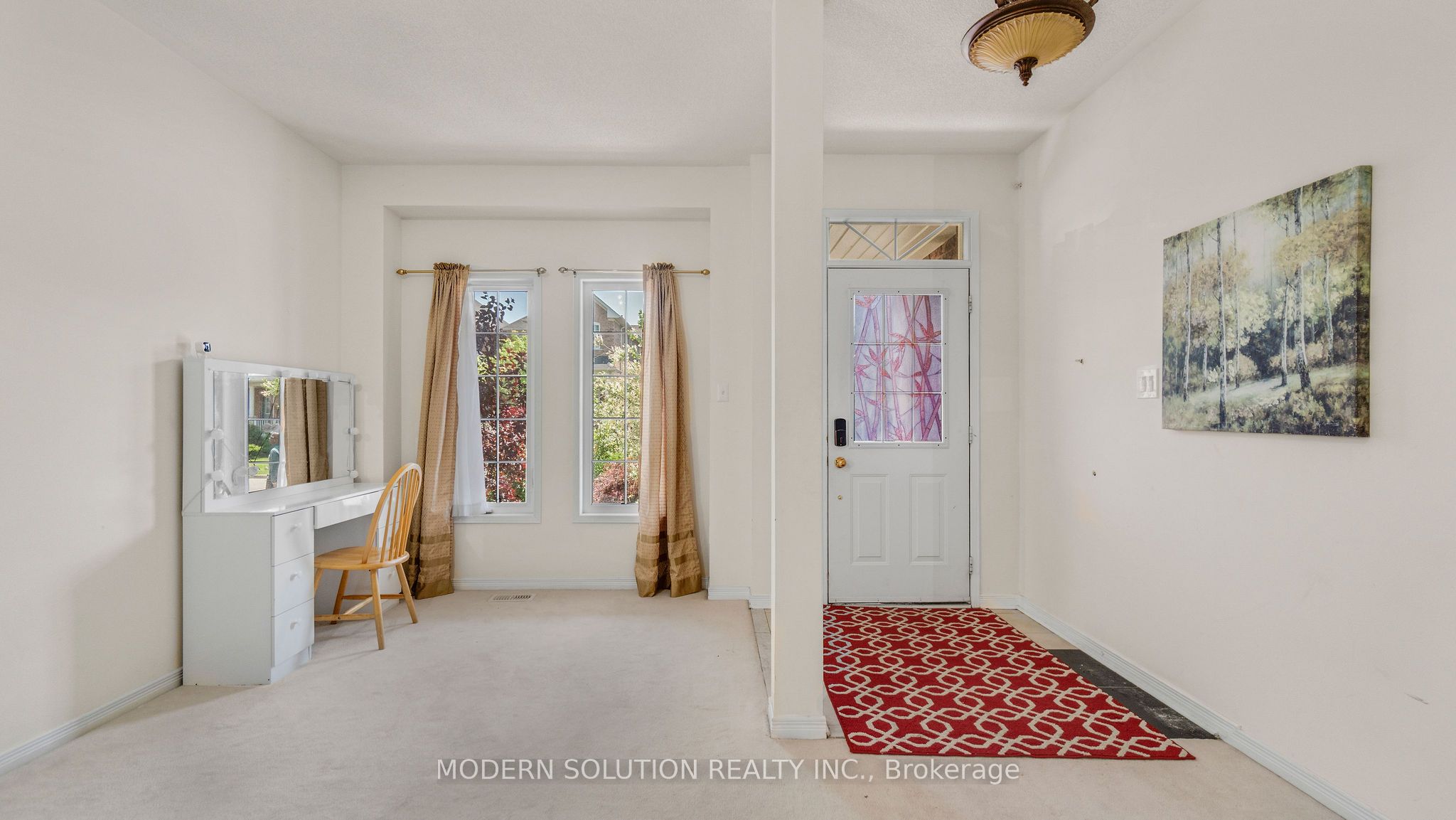 86 Lebovic Drive Property Photo 4