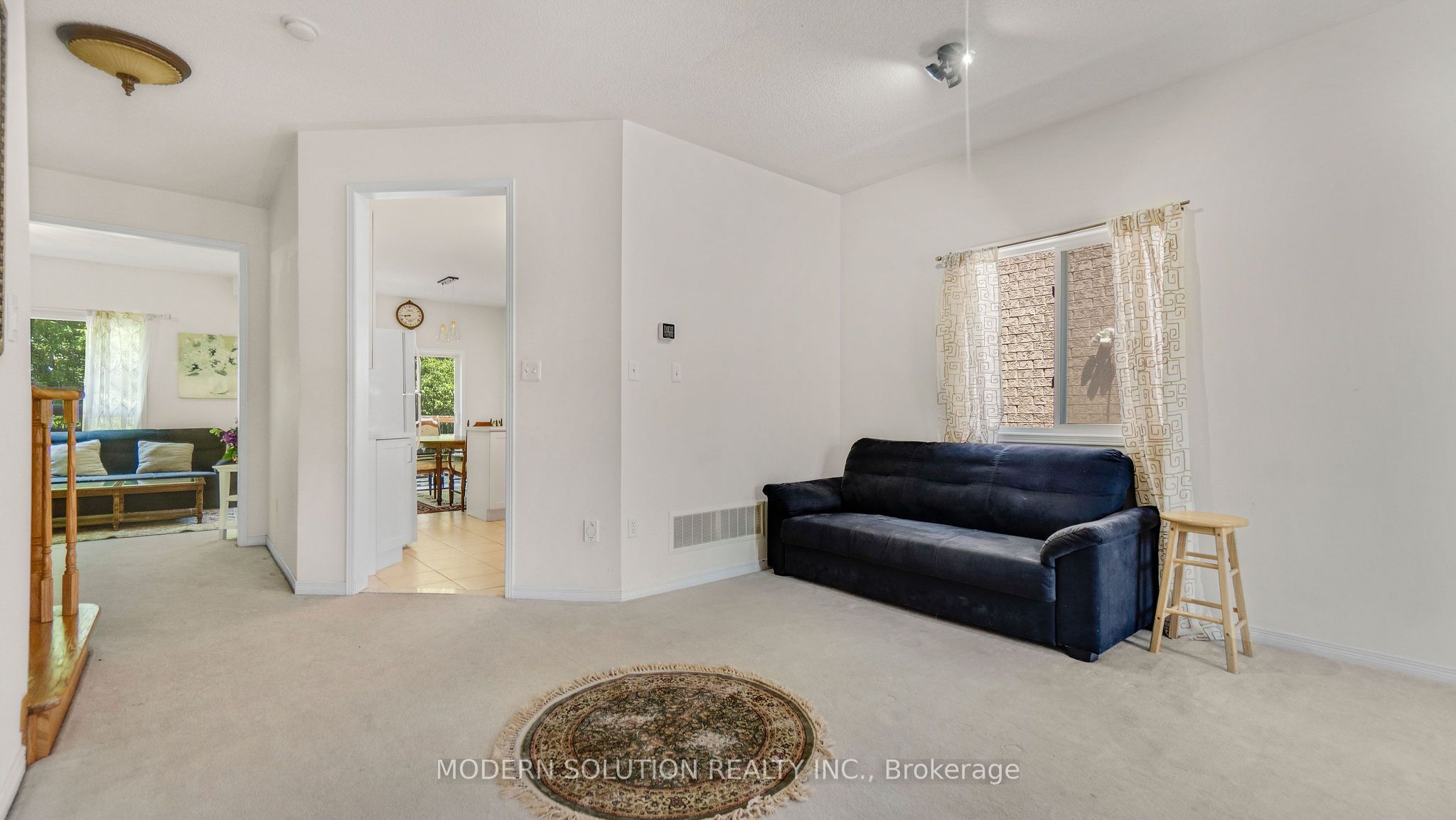 86 Lebovic Drive Property Photo 5