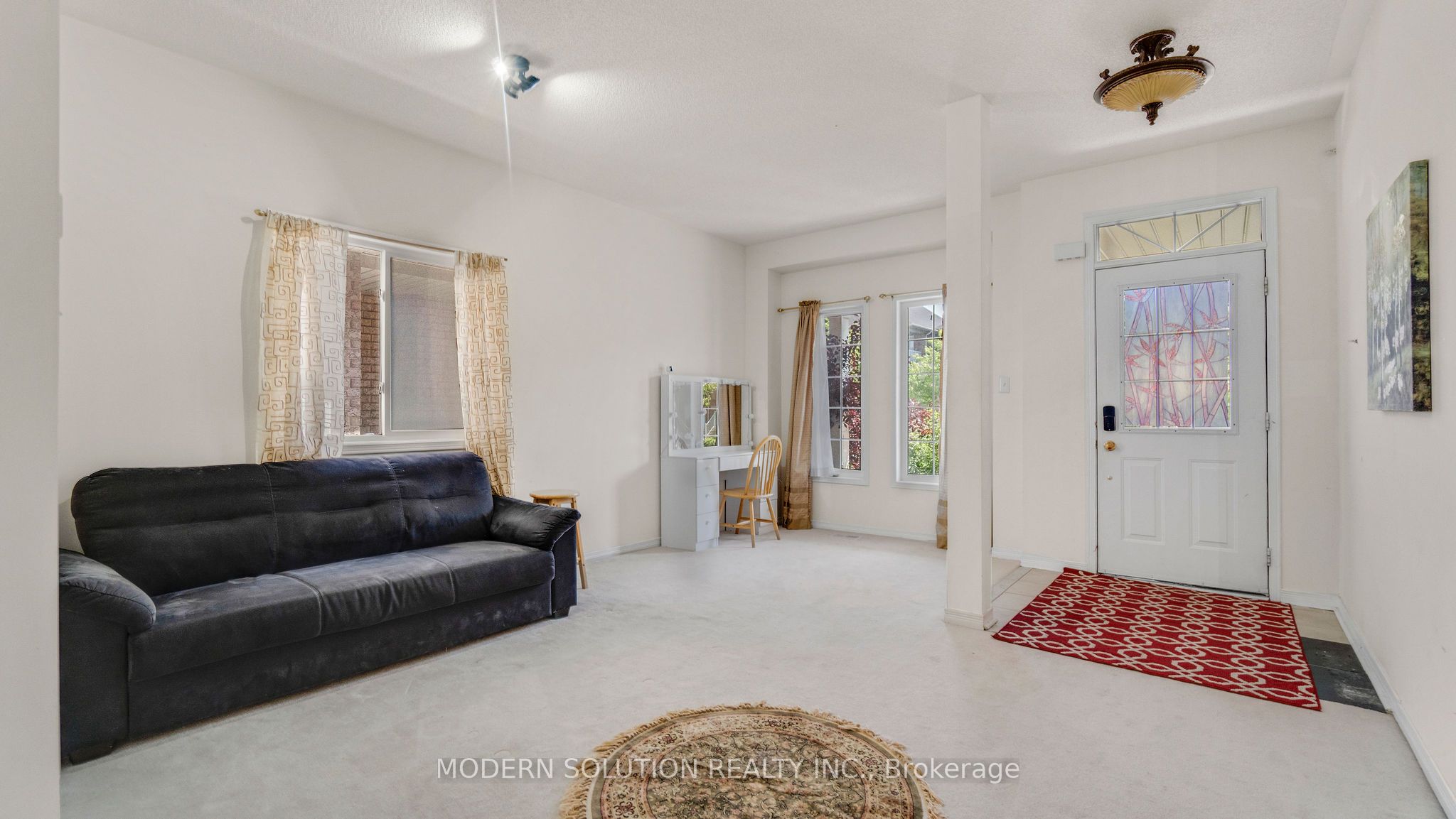 86 Lebovic Drive Property Photo 6