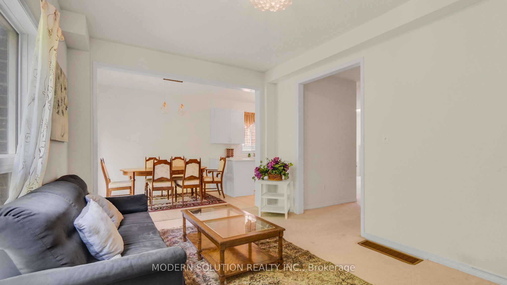 86 Lebovic Drive Property Photo 9