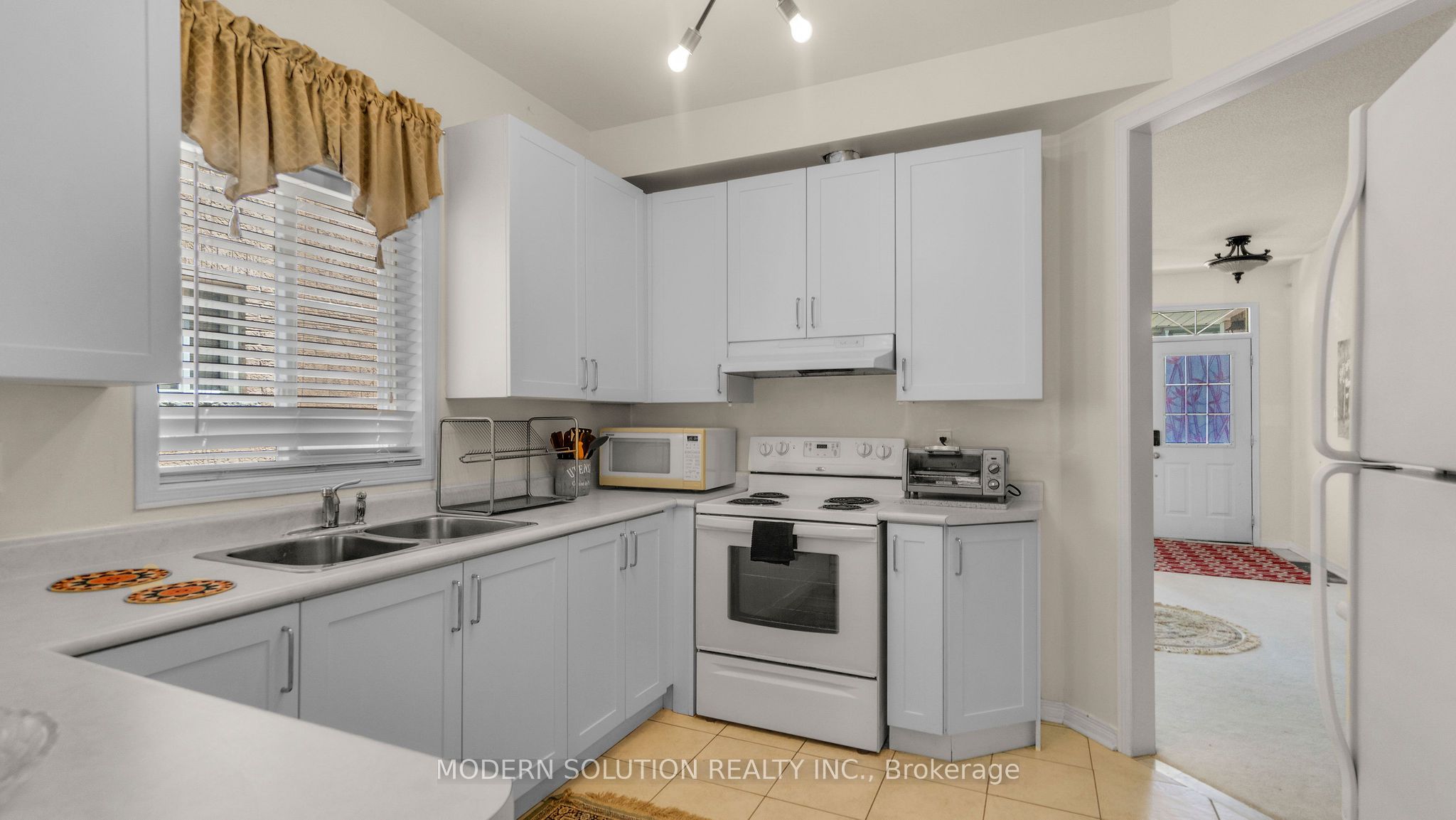 86 Lebovic Drive Property Photo 14