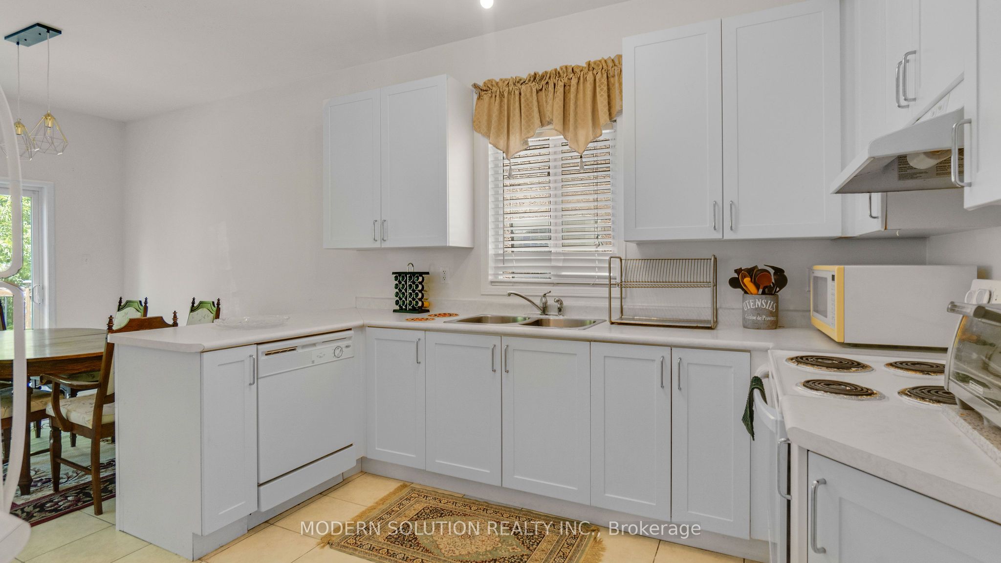 86 Lebovic Drive Property Photo 15