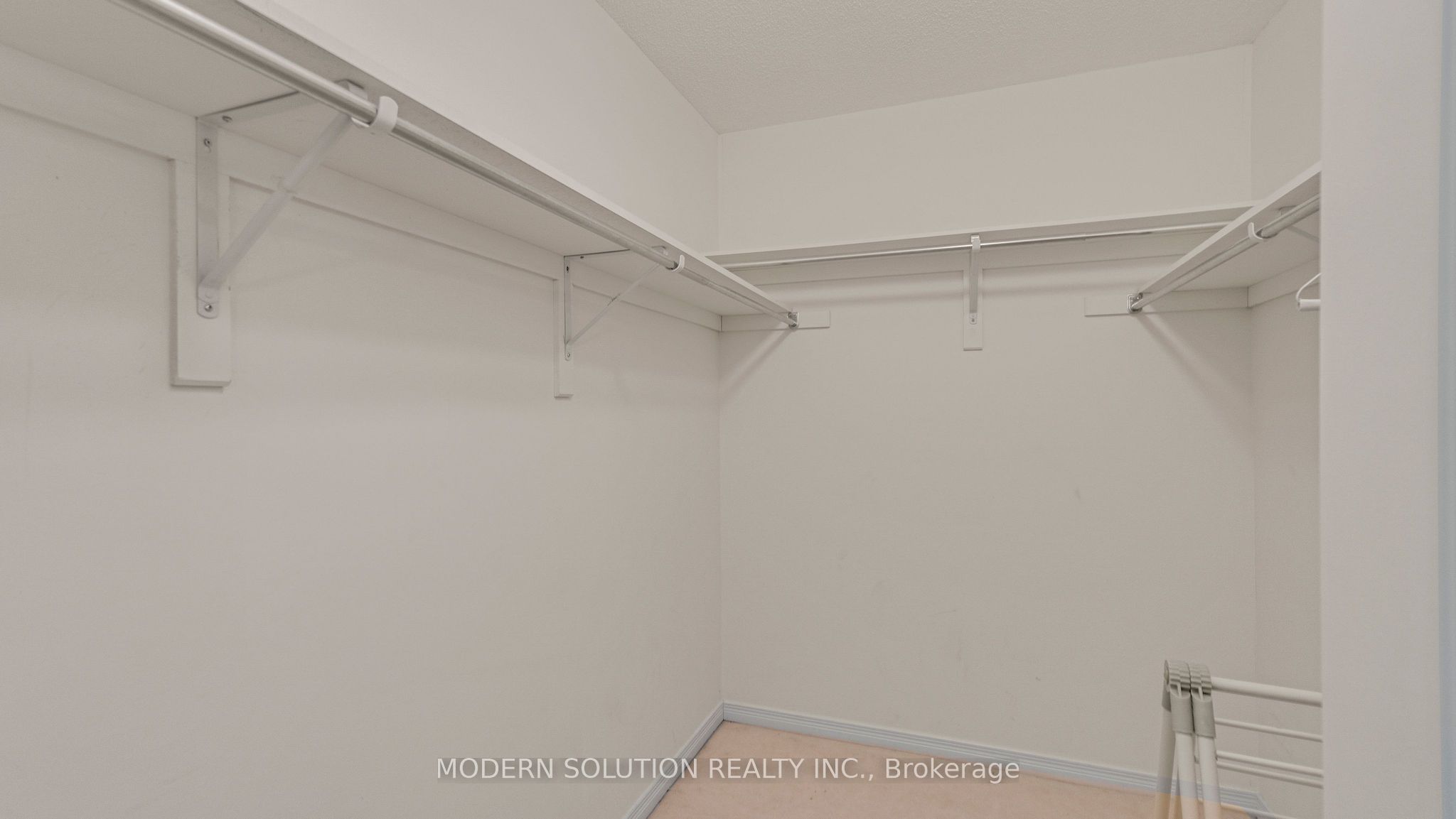 86 Lebovic Drive Property Photo 22