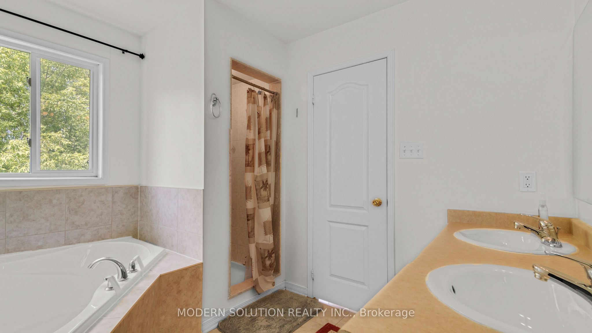 86 Lebovic Drive Property Photo 25