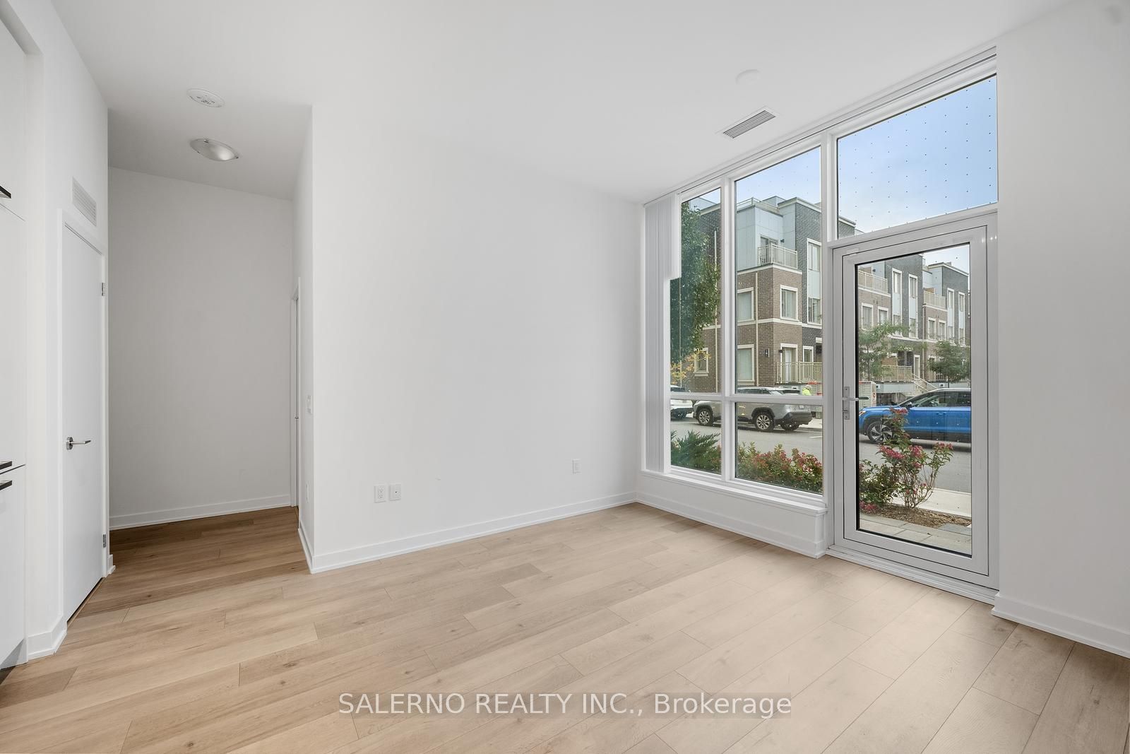 10 Honeycrisp Cres Property Photo 4