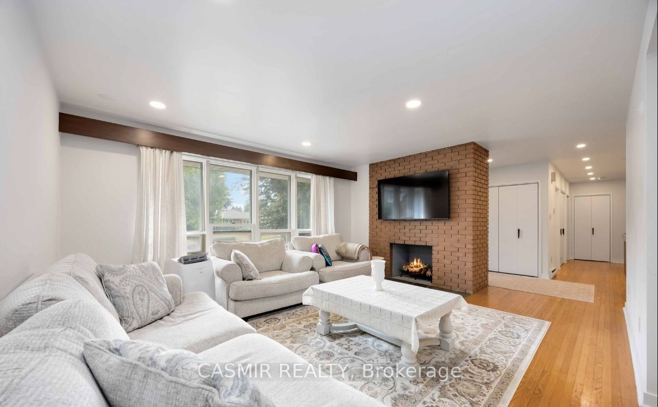 31 ORLON Crescent Property Photo 1