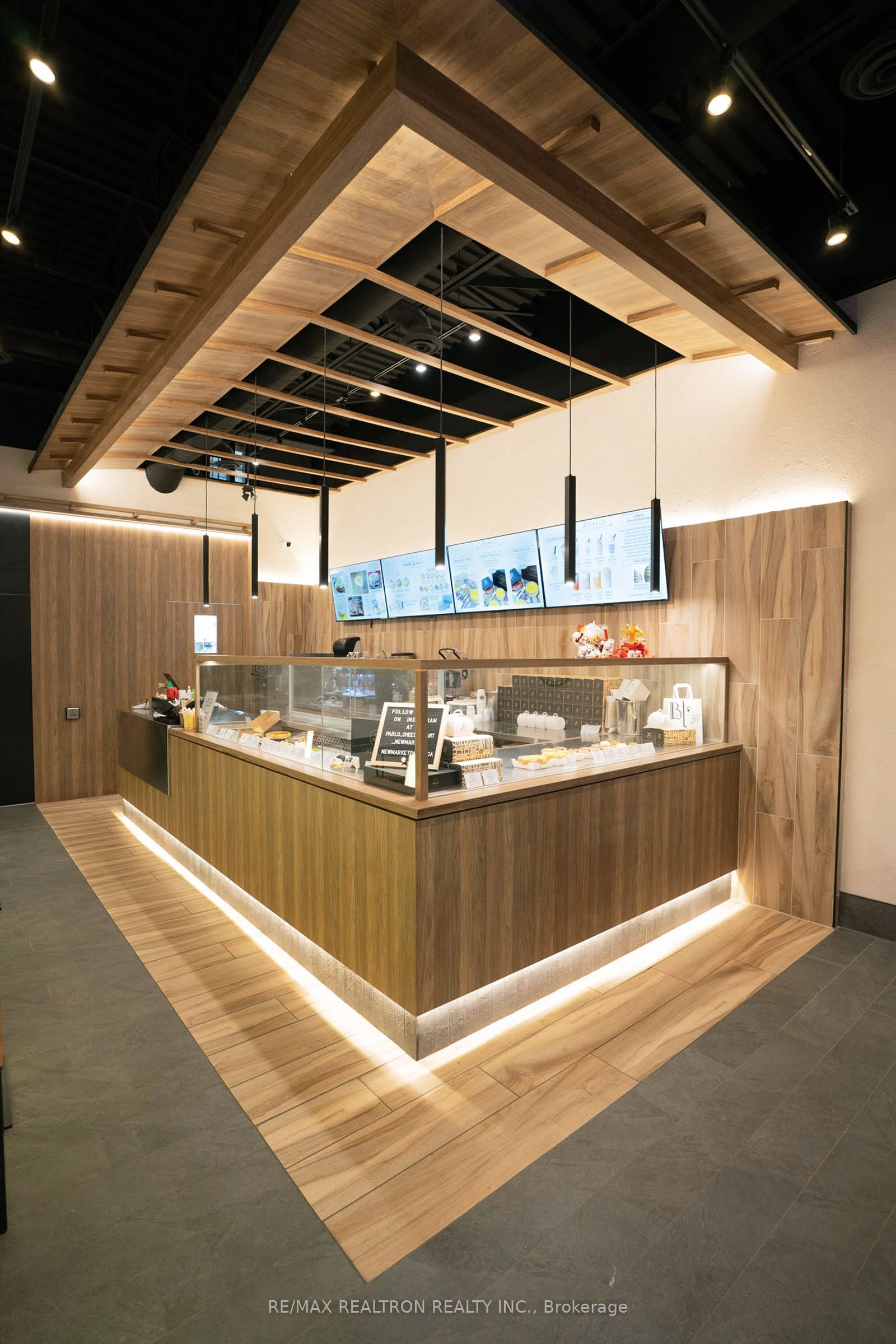 57 Harry Walker Pkwy S Property Photo 5