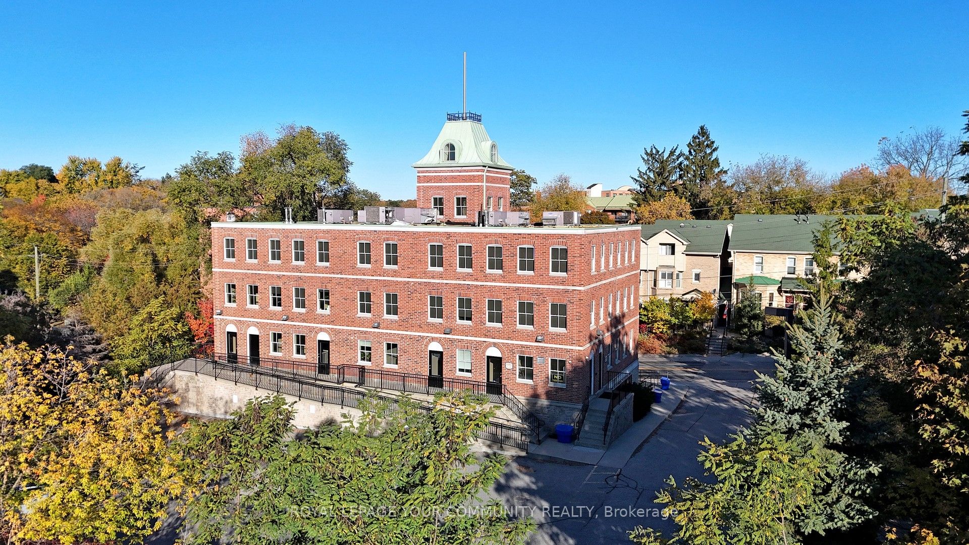 121 Robinson Street Property Photo 2