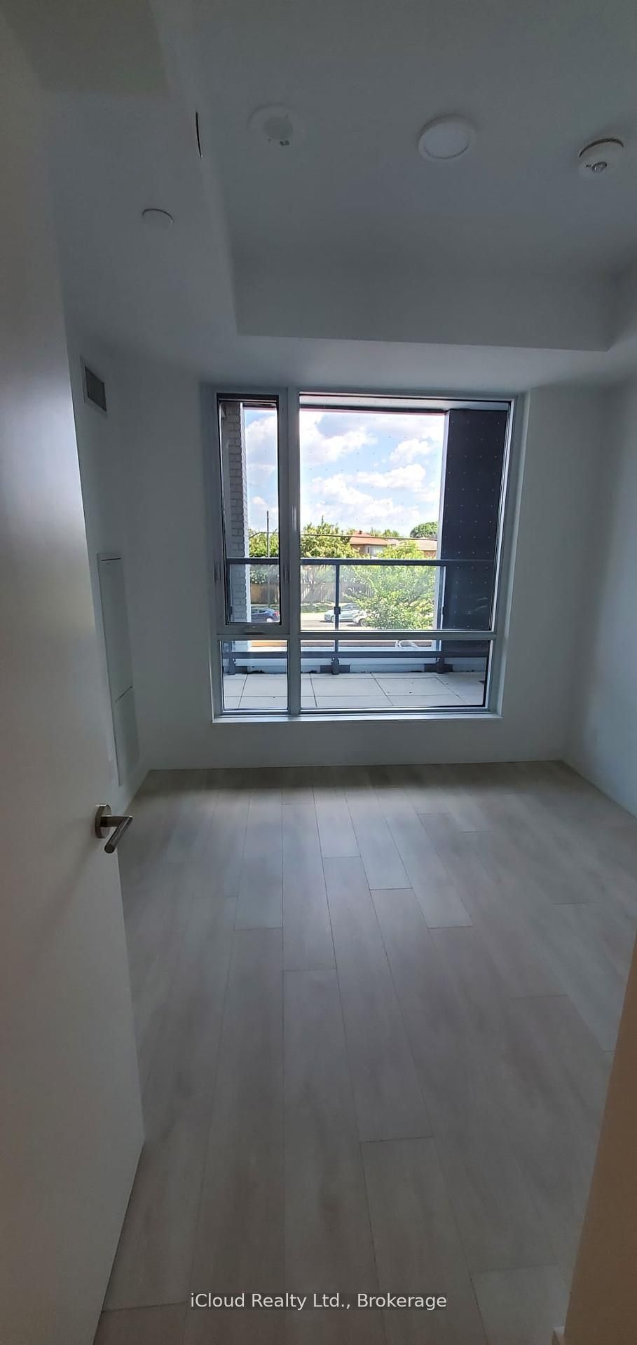 7950 Bathurst Street 210 Property Photo 8