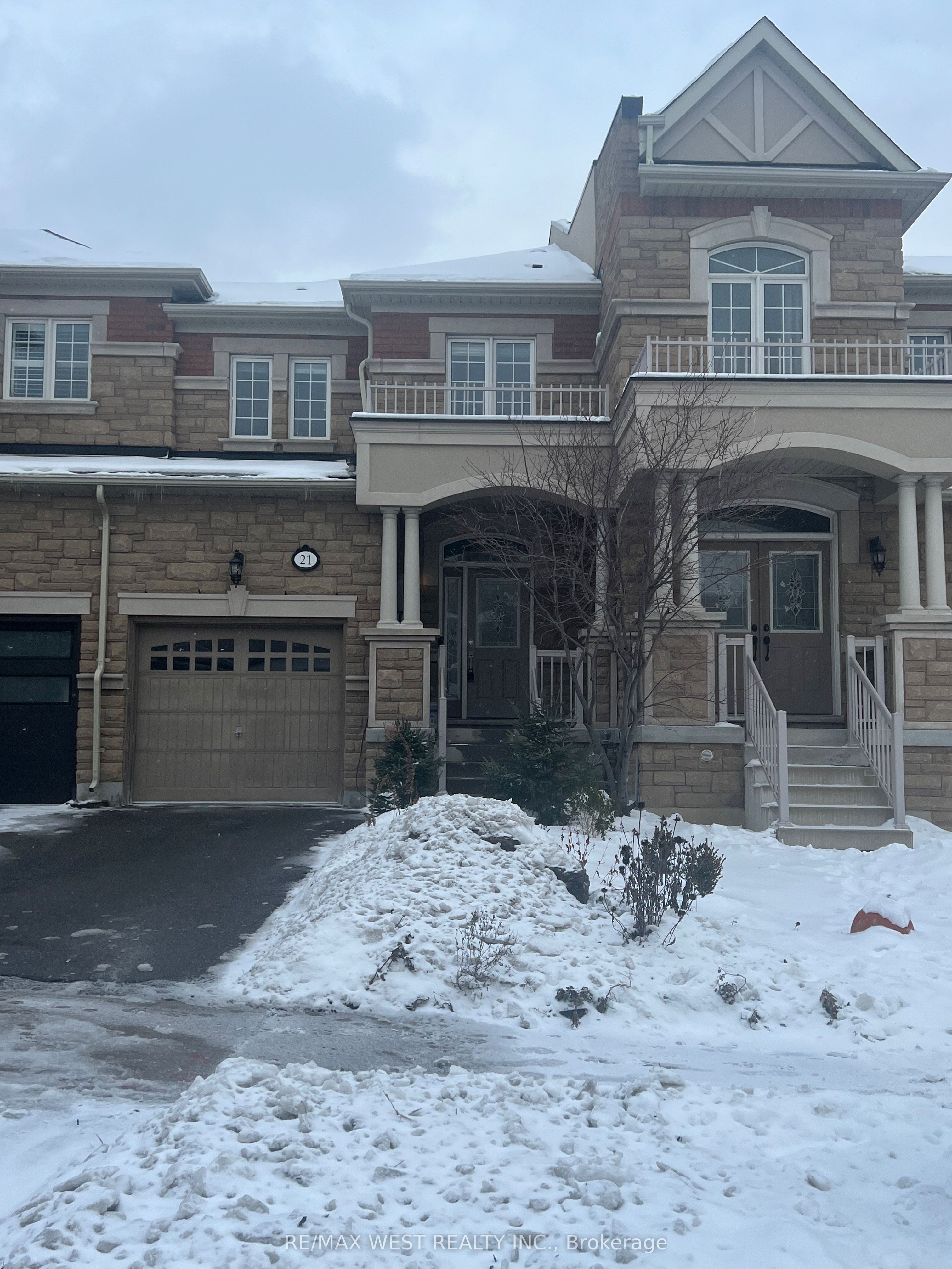 21 Spruce Pine Crescent Property Photo 1