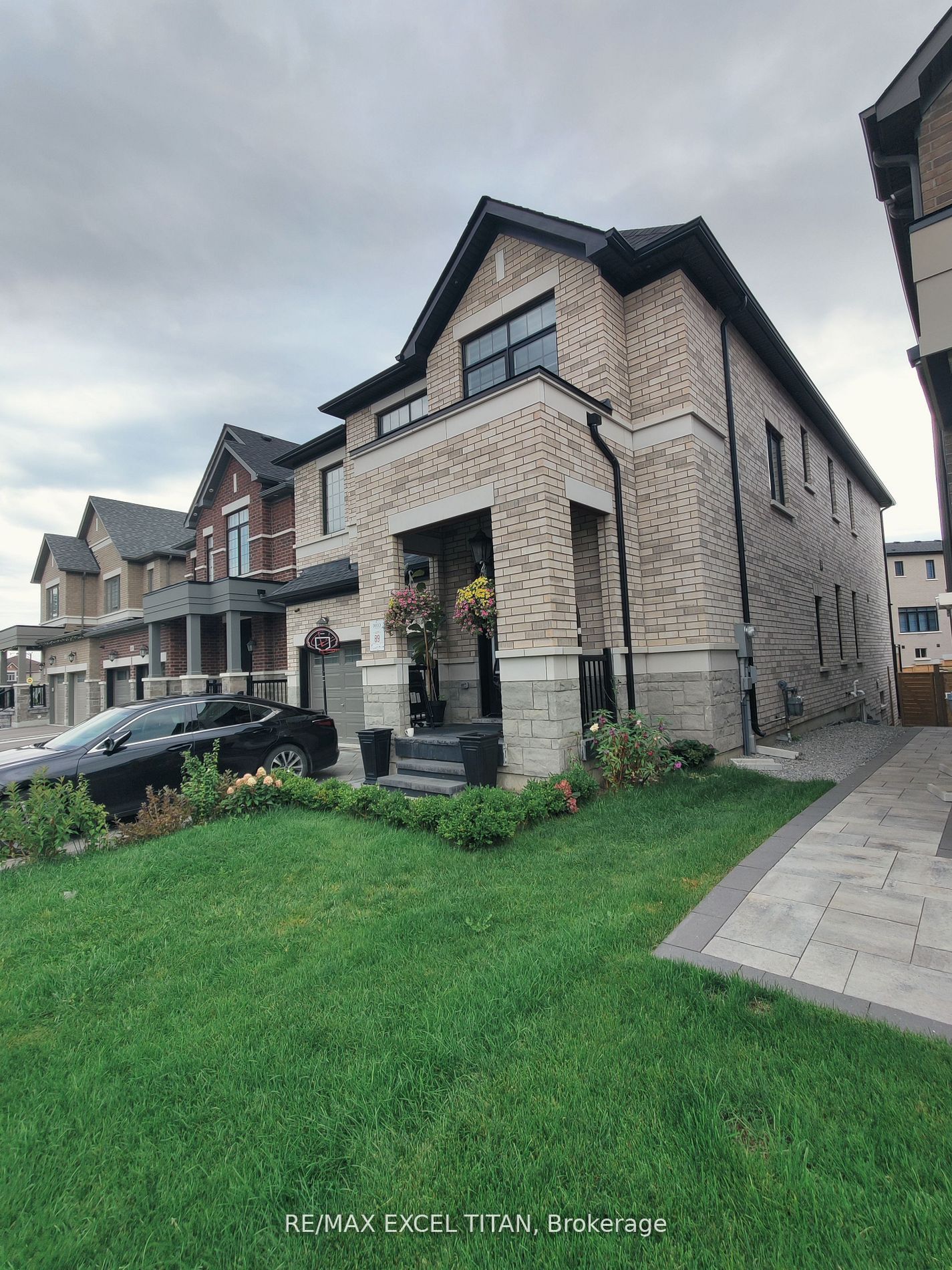 460 Mactier Dr Property Photo 1