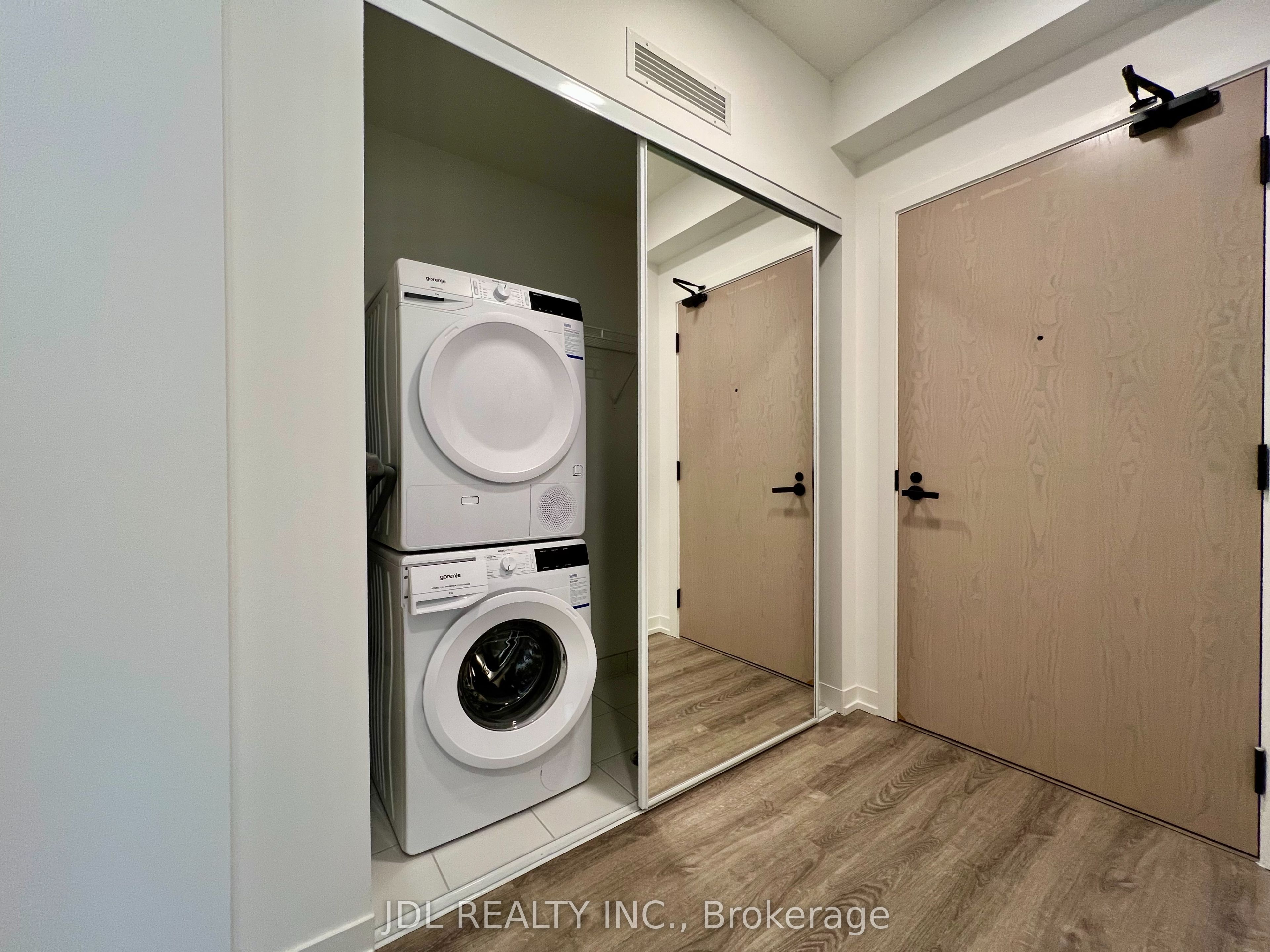 8 Interchange Way Property Photo 1