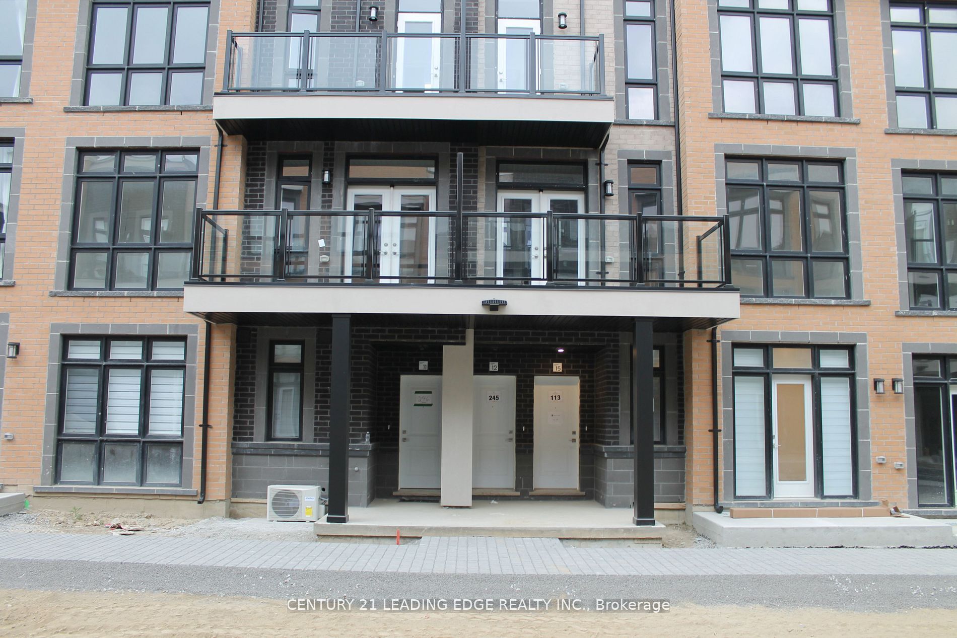 8 Sayers Ln Property Photo 1