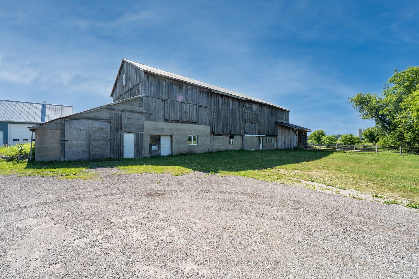 8464 6th Line Property Photo 3