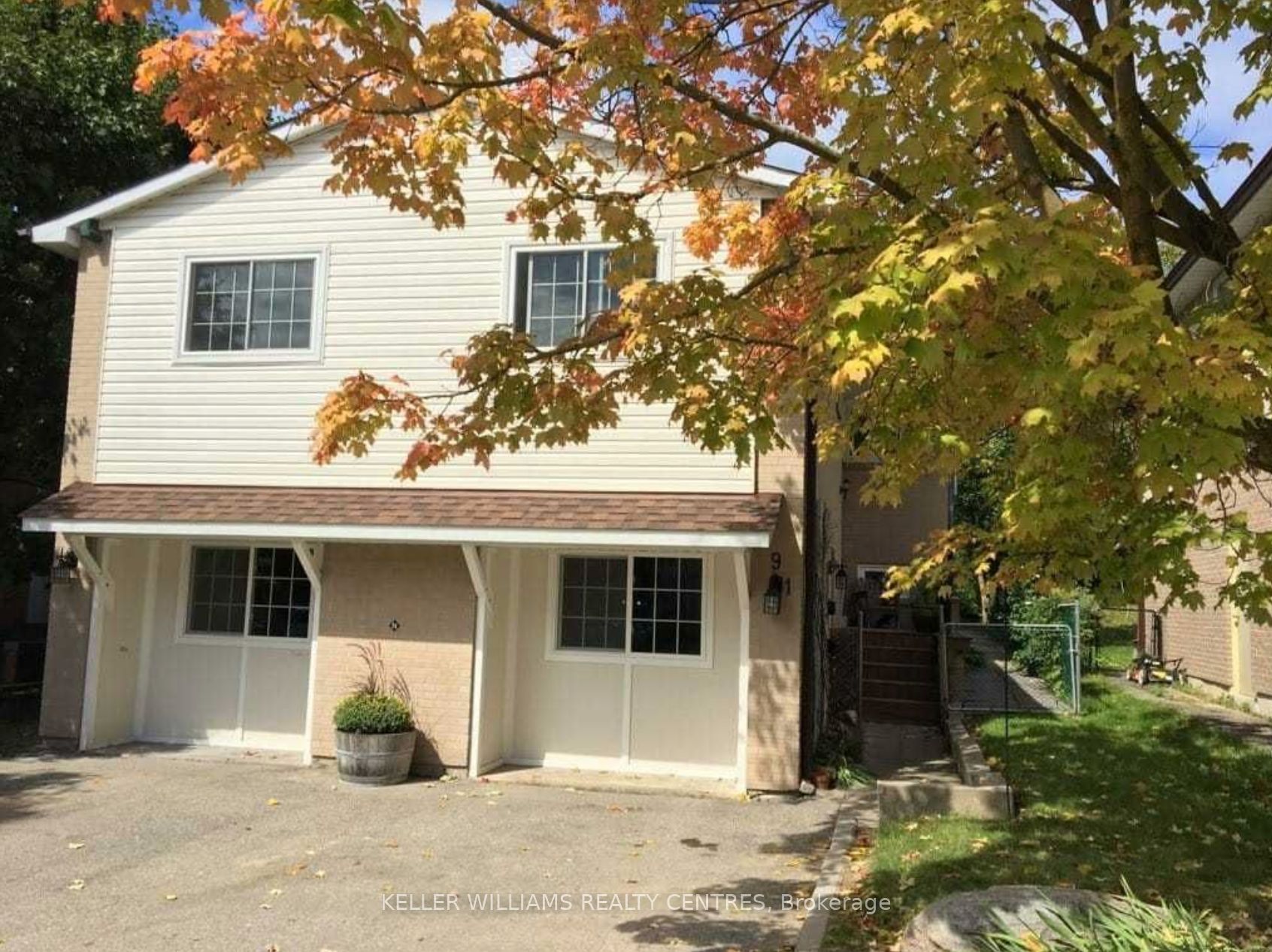 691 Irwin Cres Property Photo 1