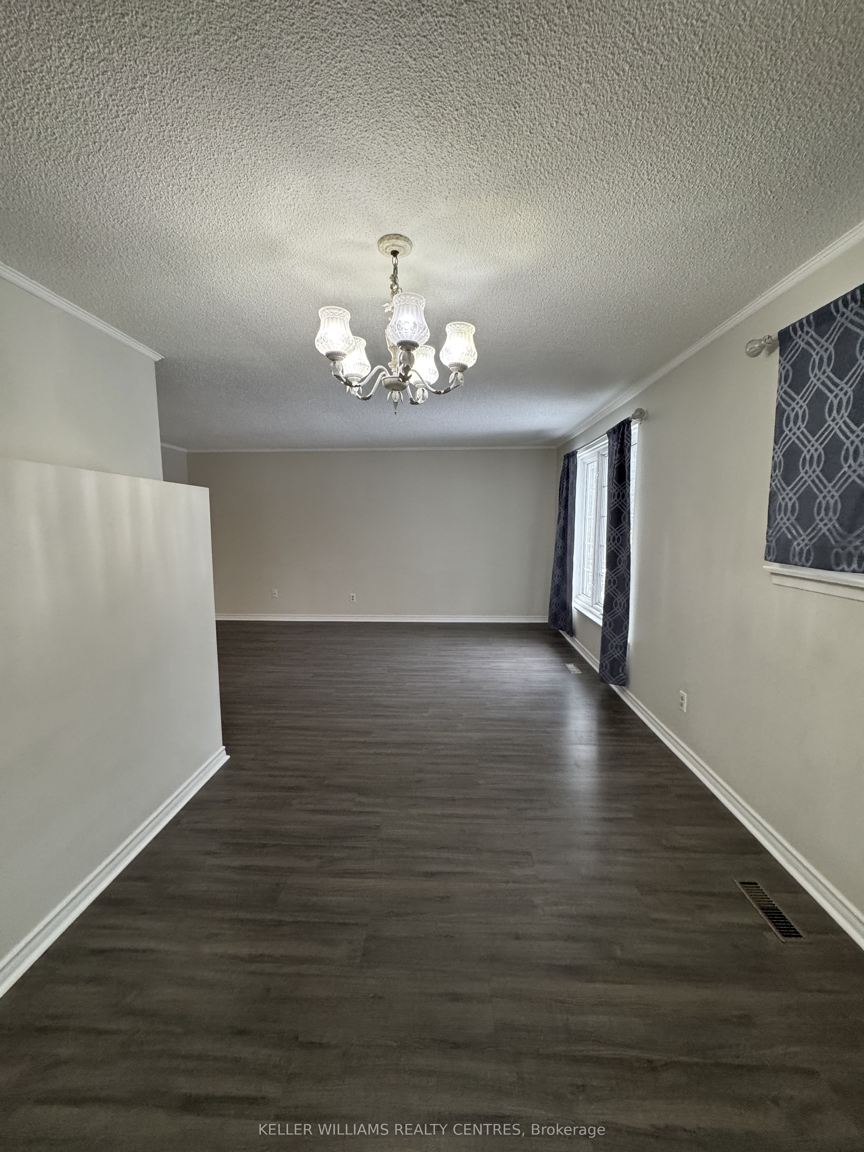691 Irwin Cres Property Photo 5