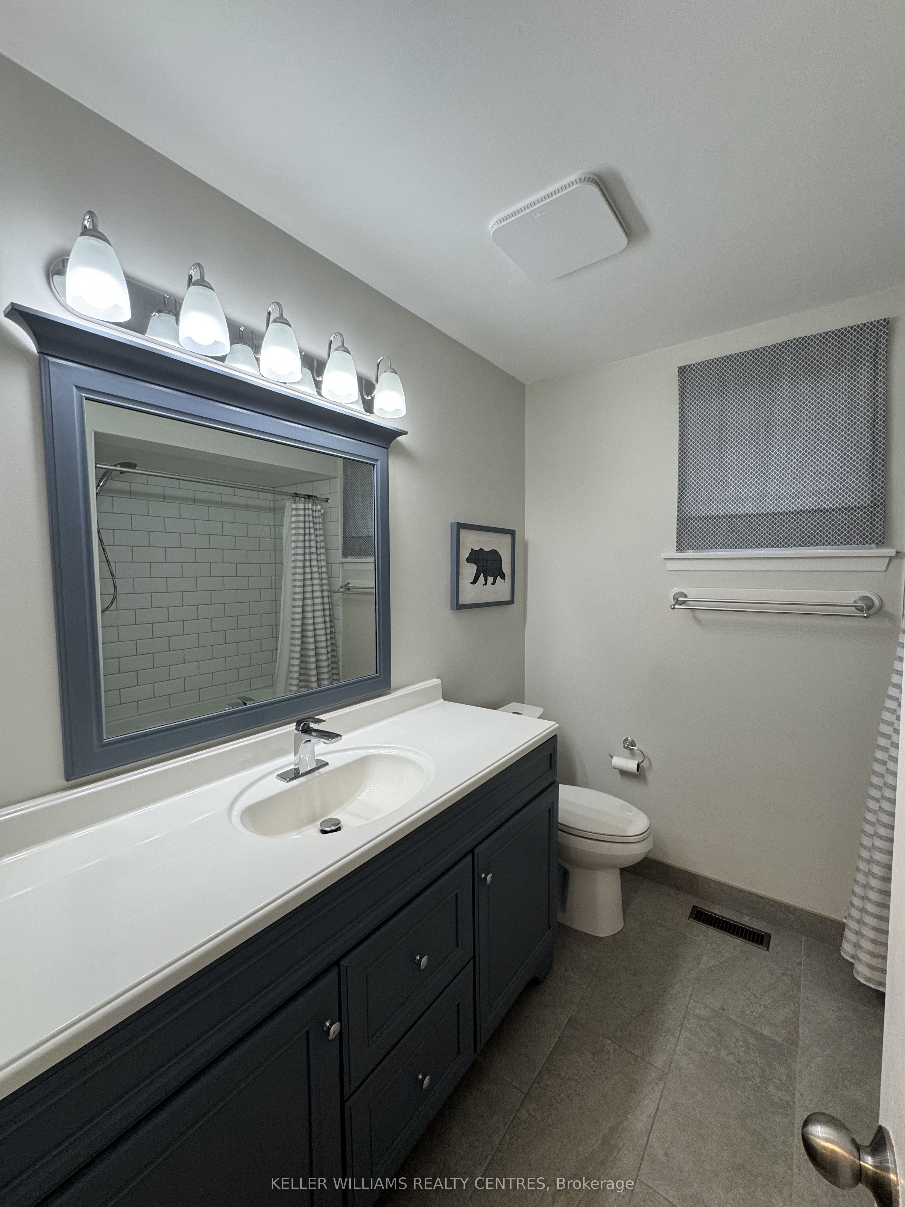 691 Irwin Cres Property Photo 11