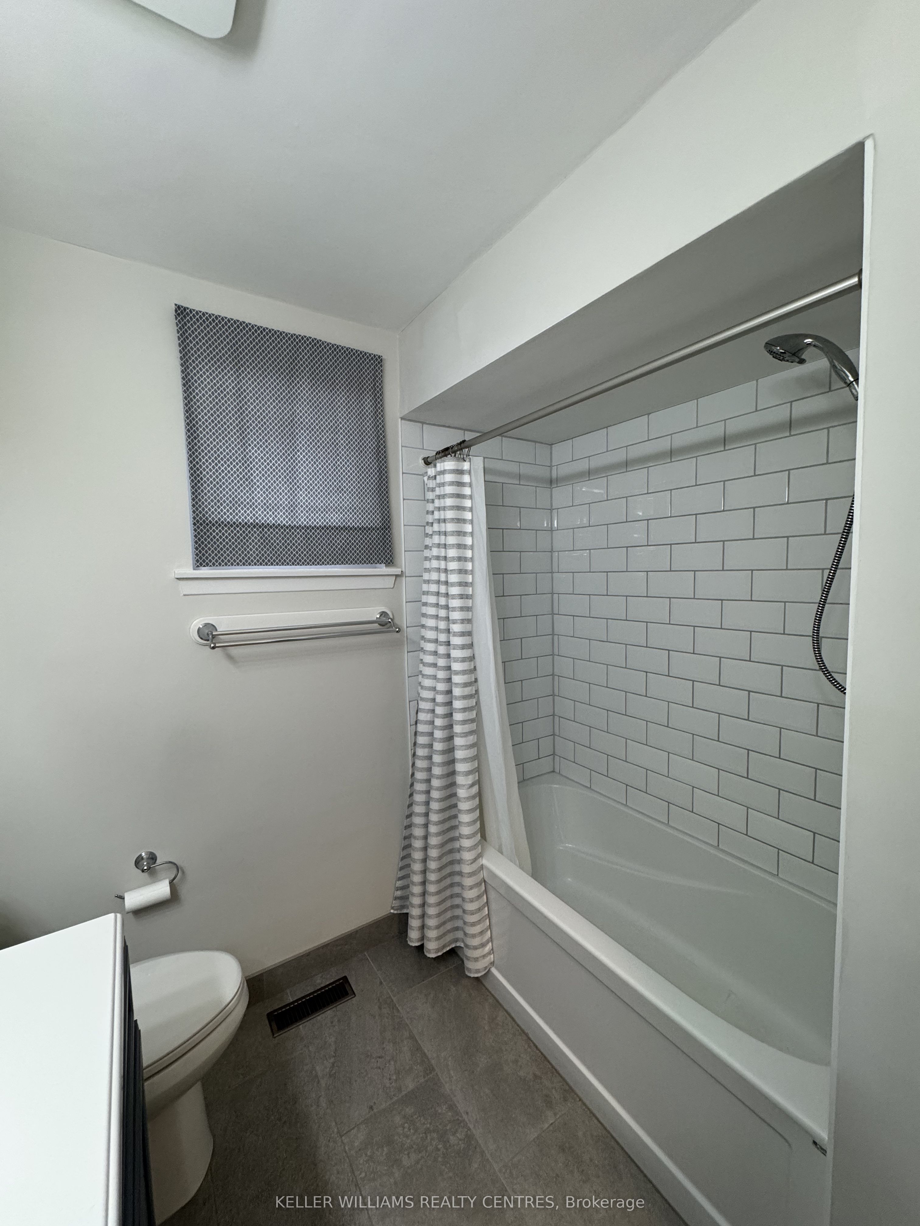 691 Irwin Cres Property Photo 12