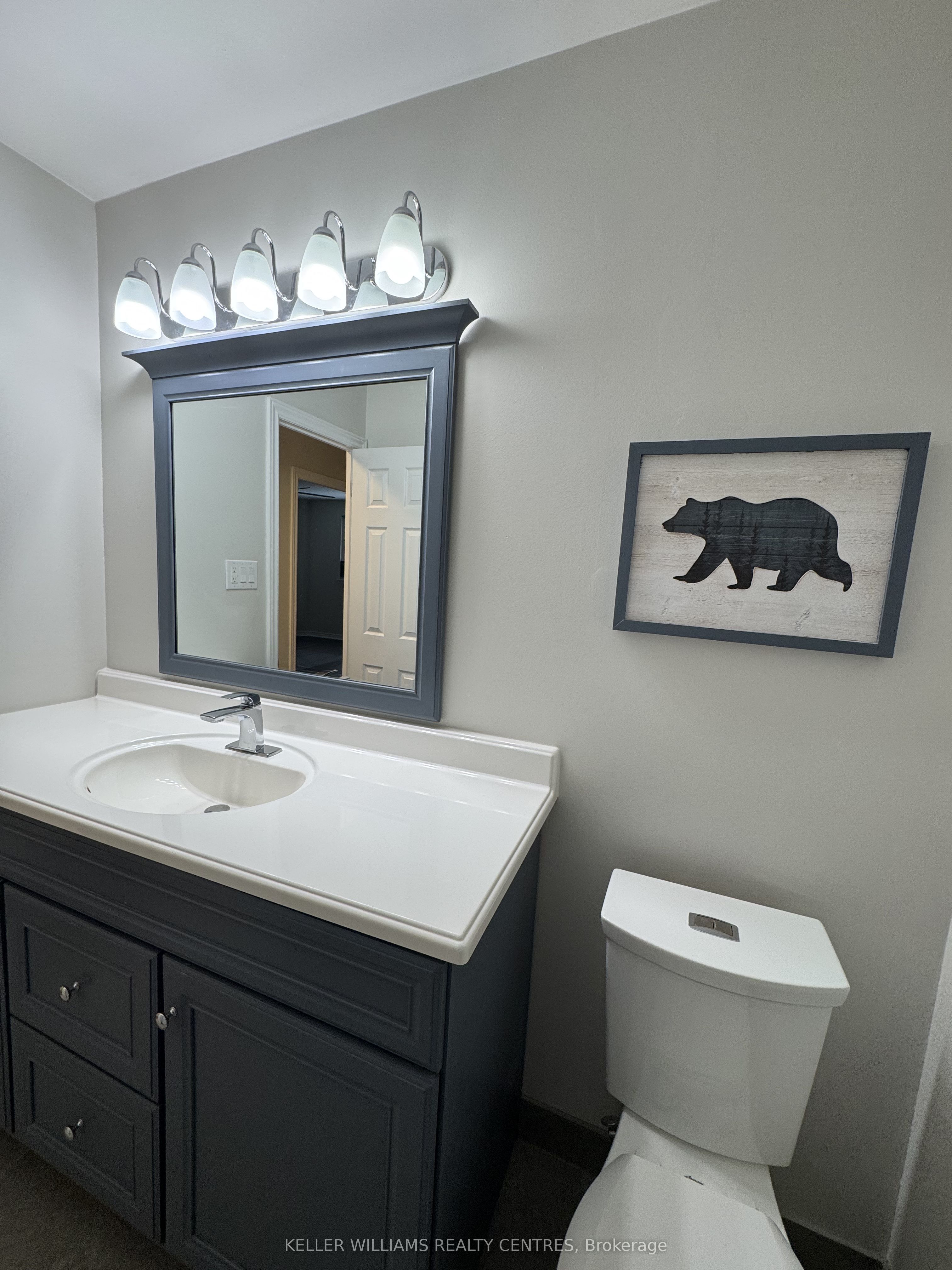 691 Irwin Cres Property Photo 13