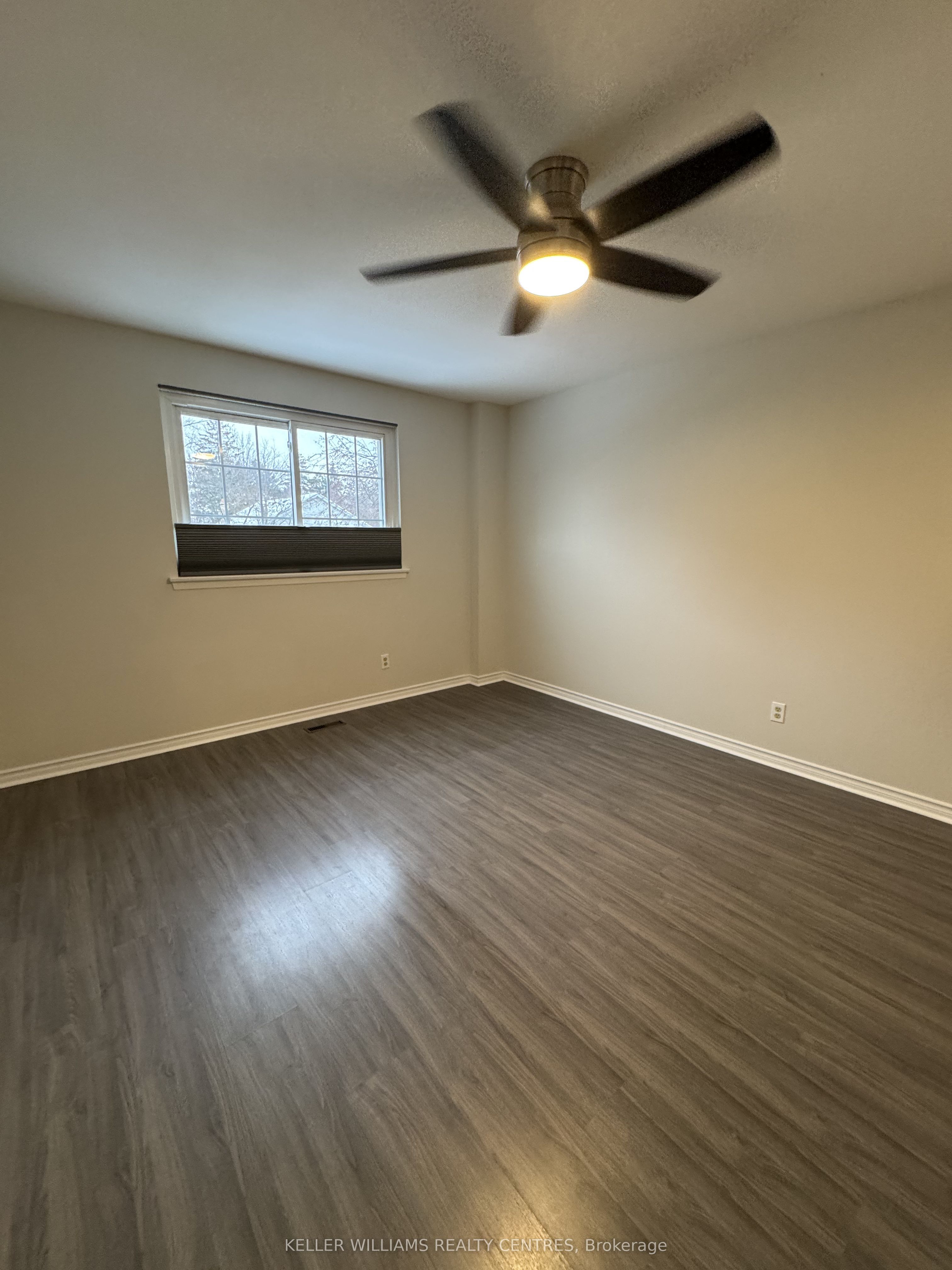 691 Irwin Cres Property Photo 17