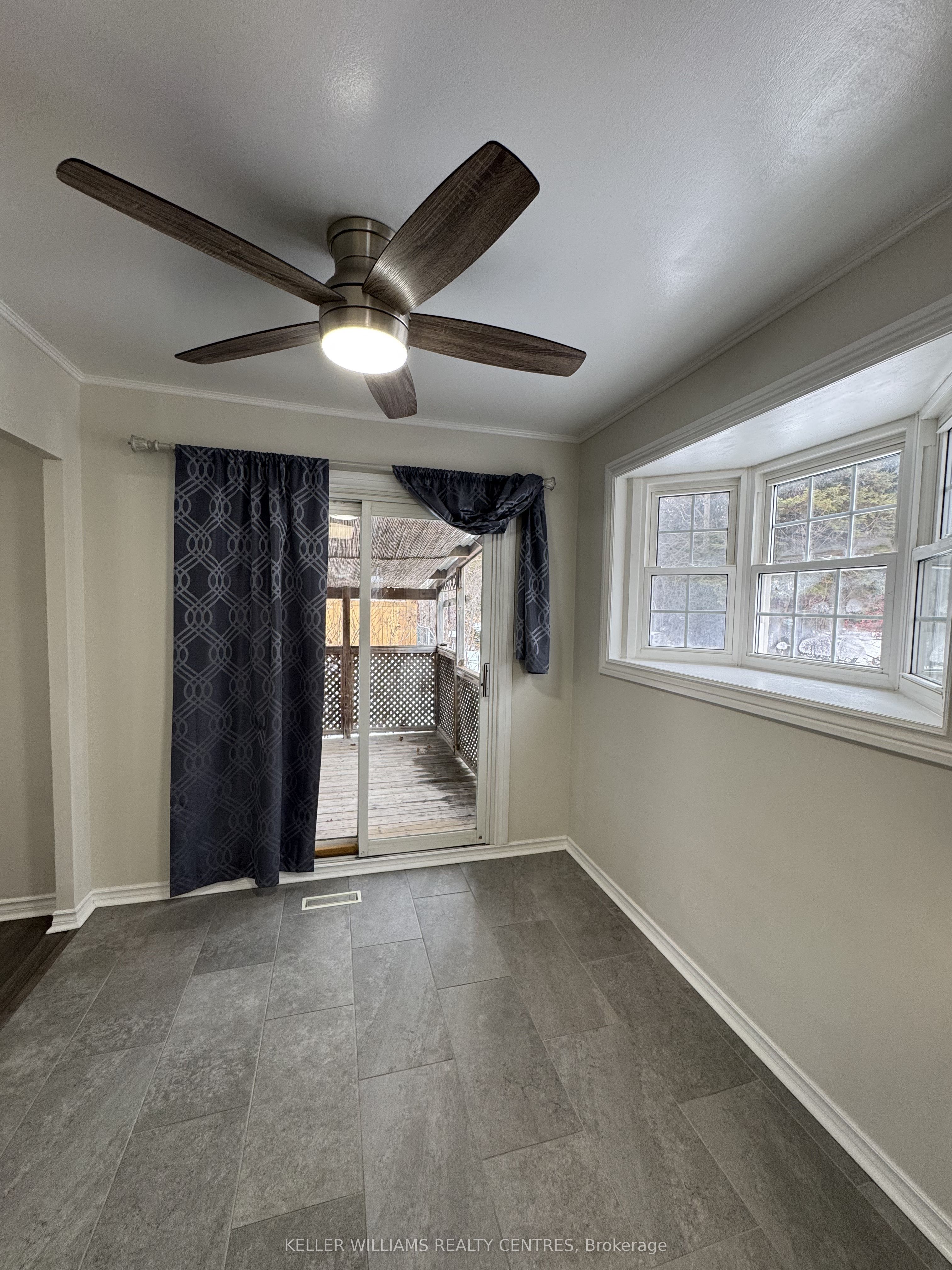 691 Irwin Cres Property Photo 19