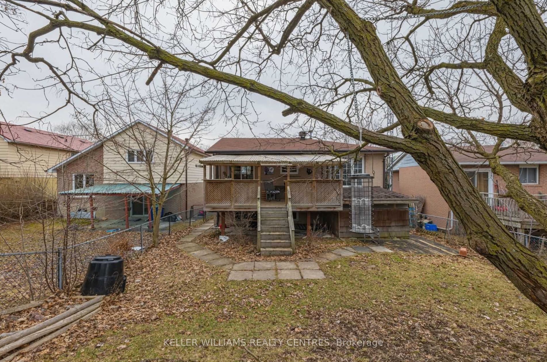 691 Irwin Cres Property Photo 21