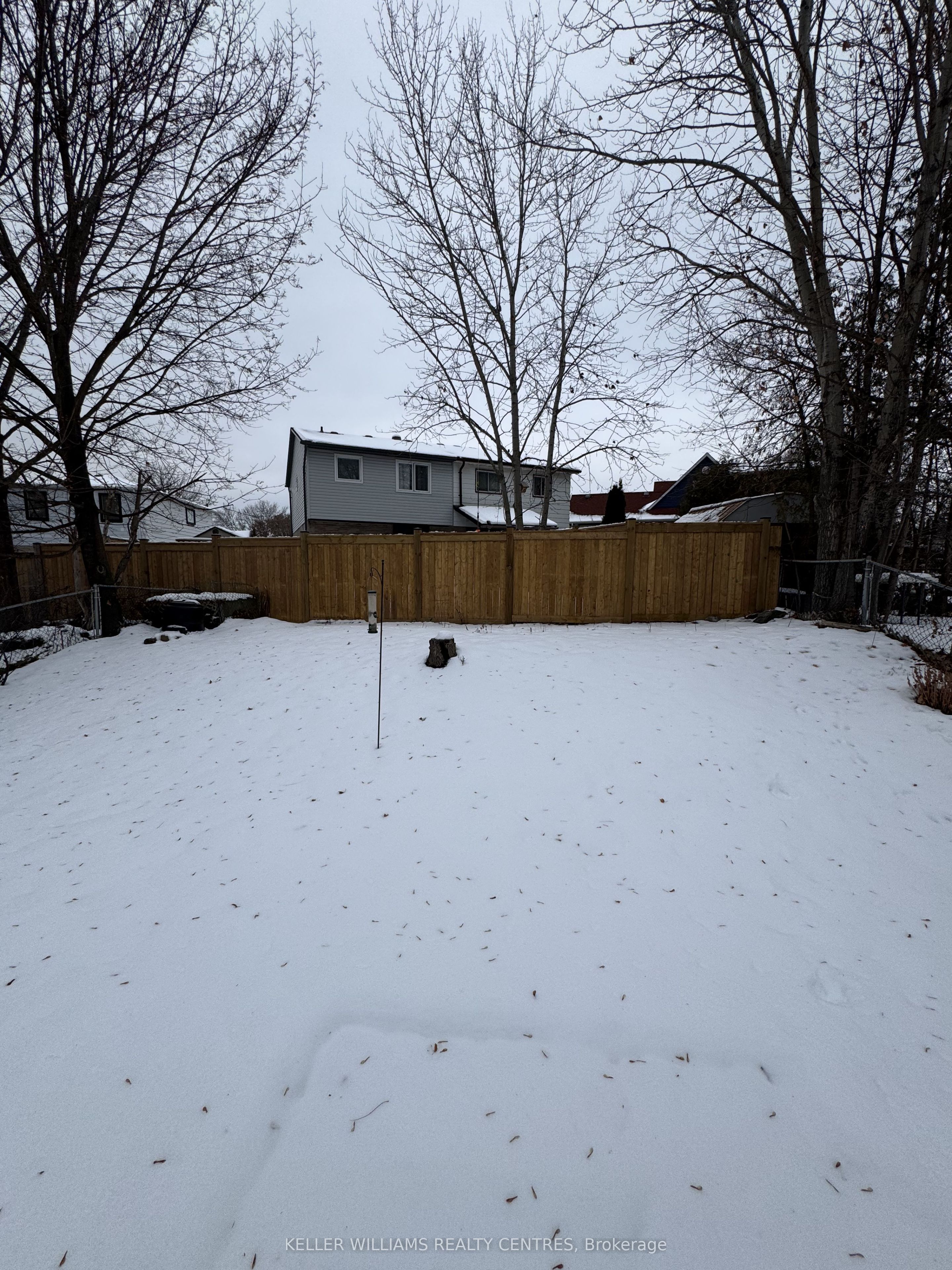 691 Irwin Cres Property Photo 22