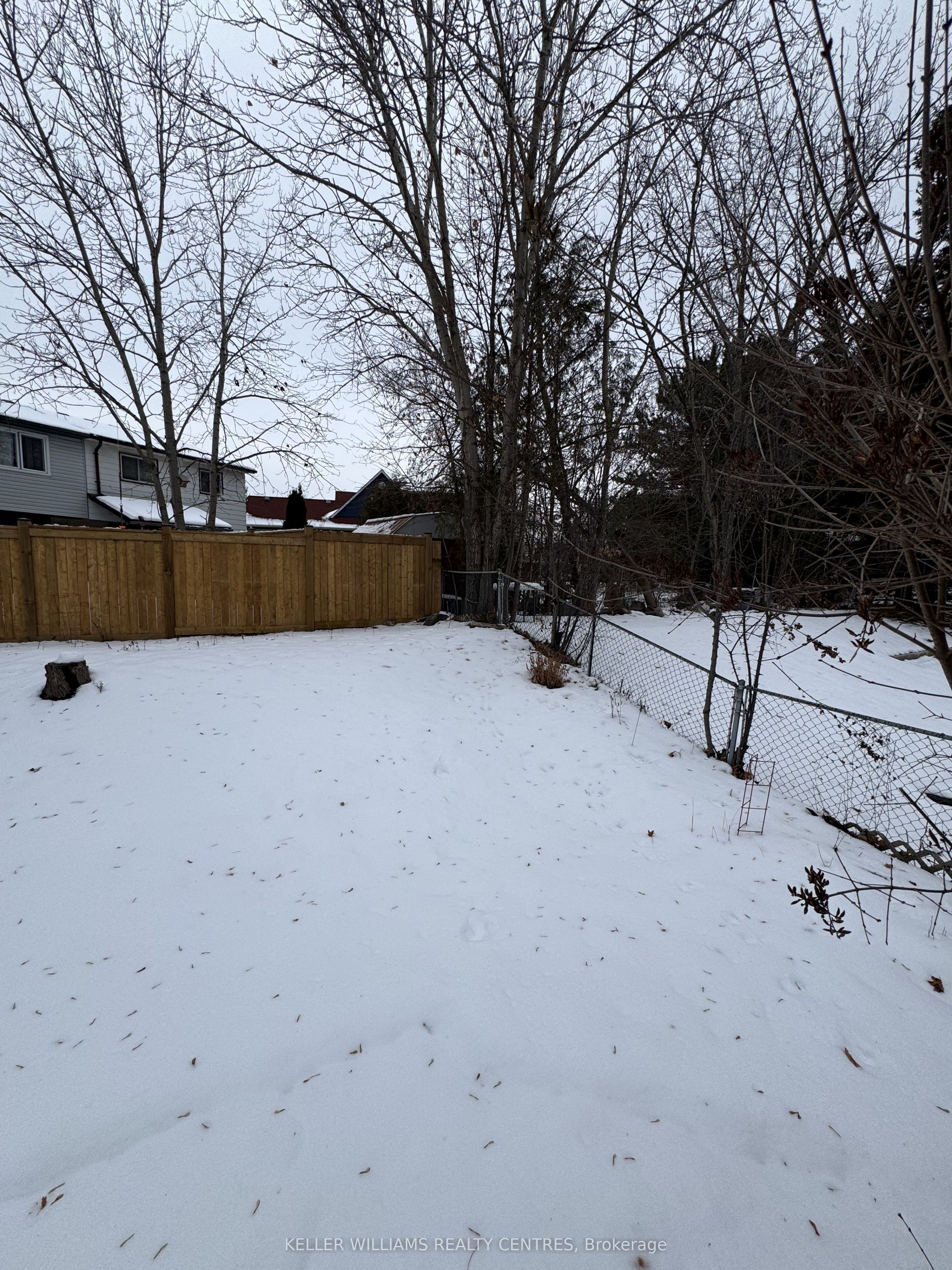 691 Irwin Cres Property Photo 24