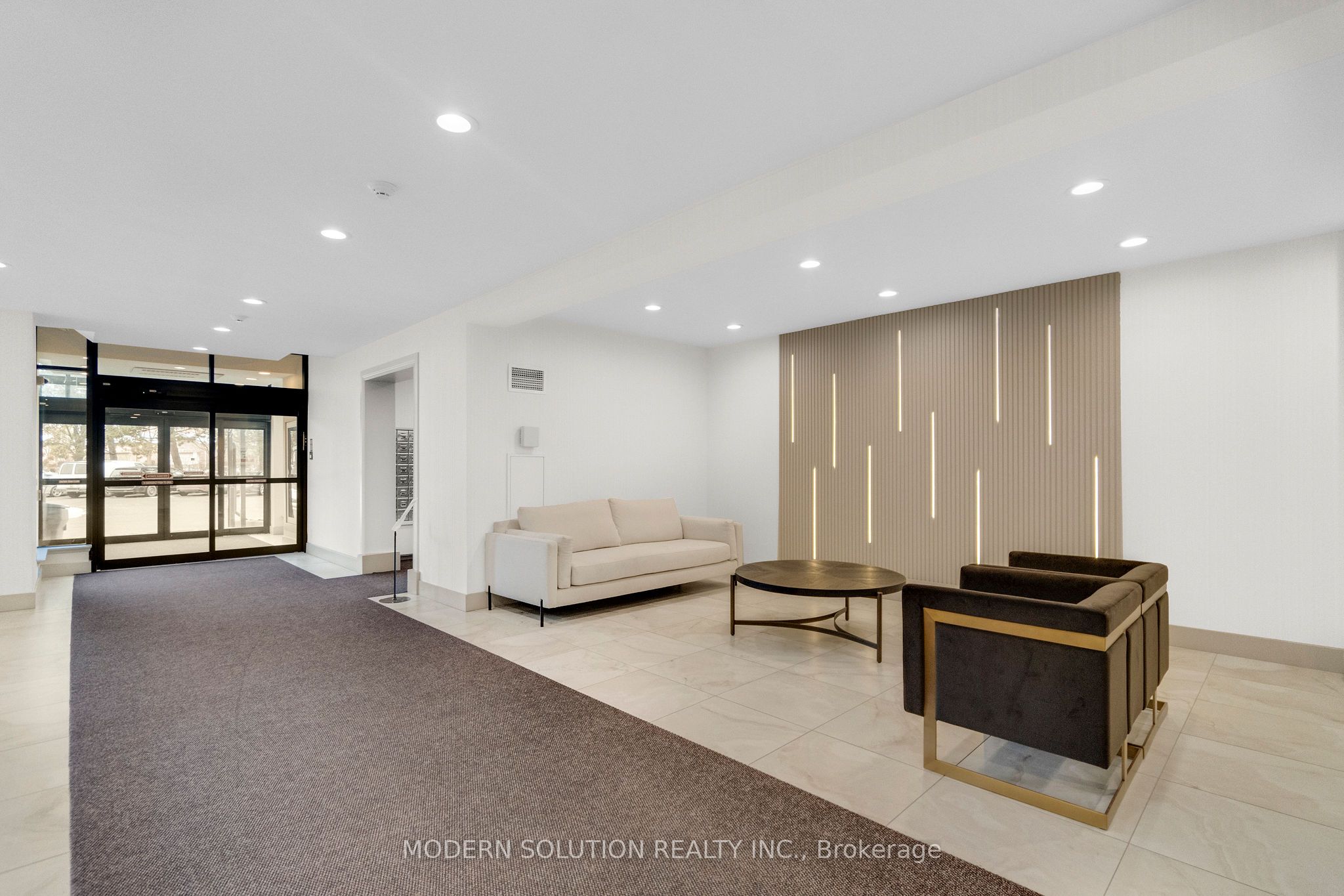32 Clarissa Drive 426 Property Photo 1