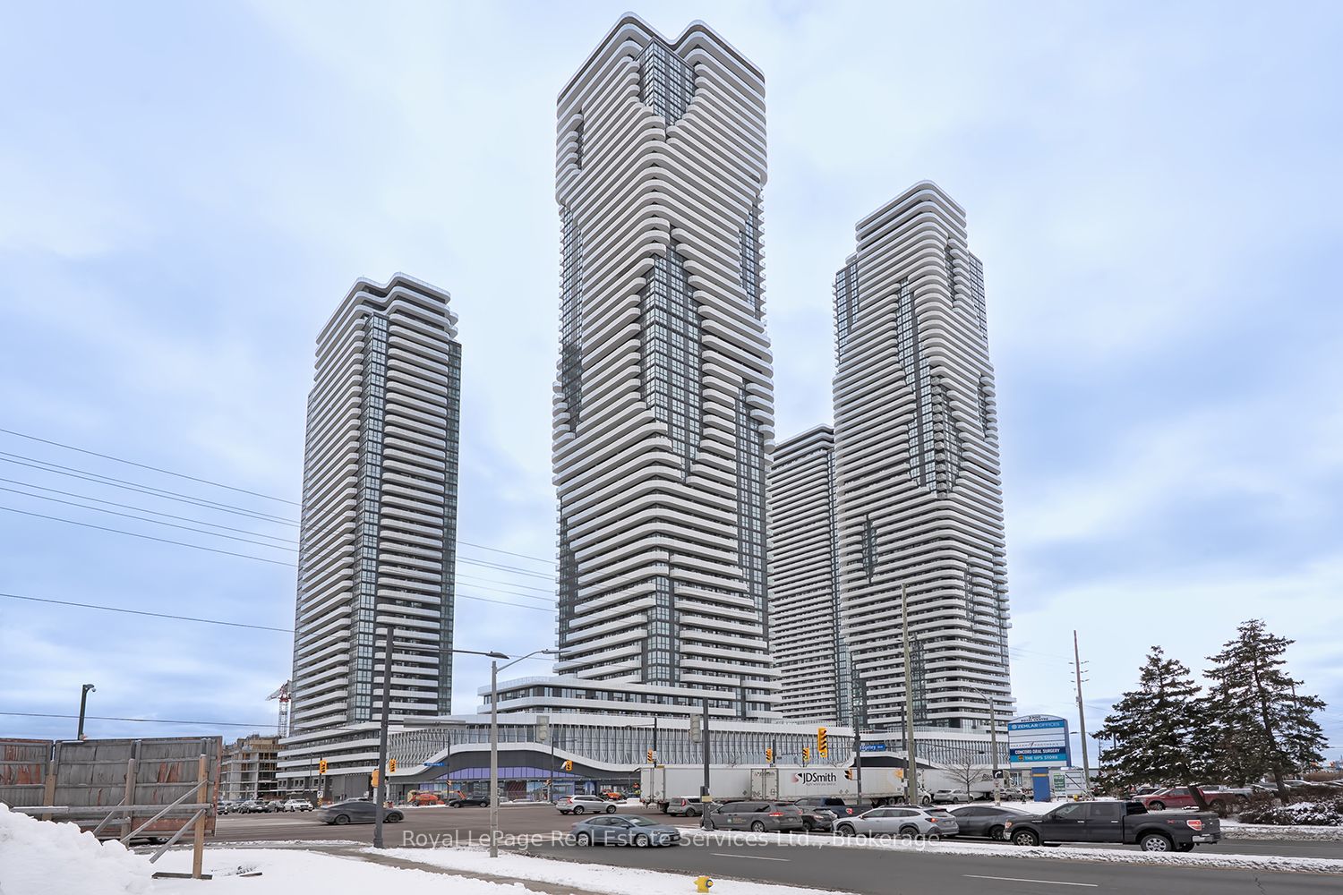 8 Interchange Way Property Photo 1