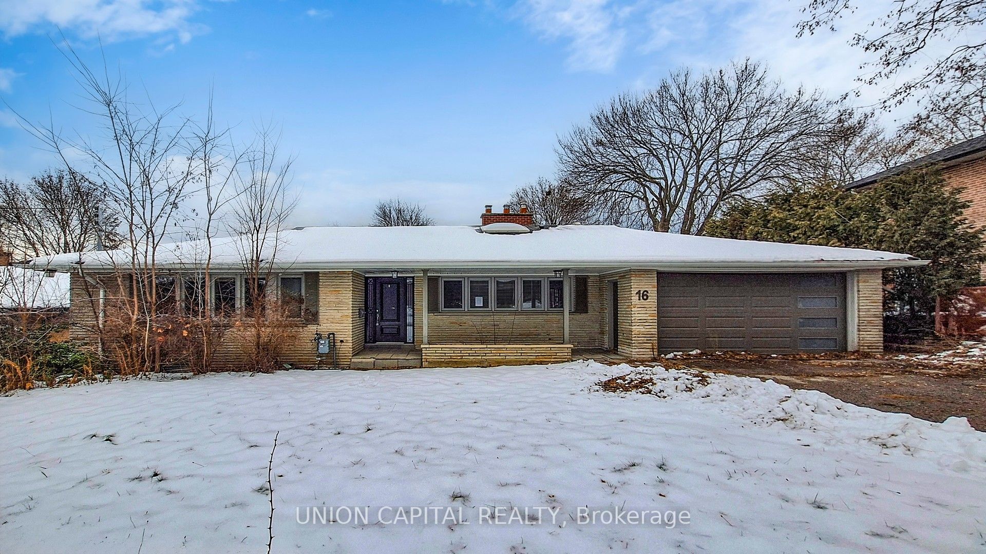 16 Cavalier Crescent Property Photo 1