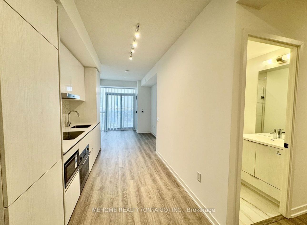 8 Interchange Way 4807 Property Photo 1