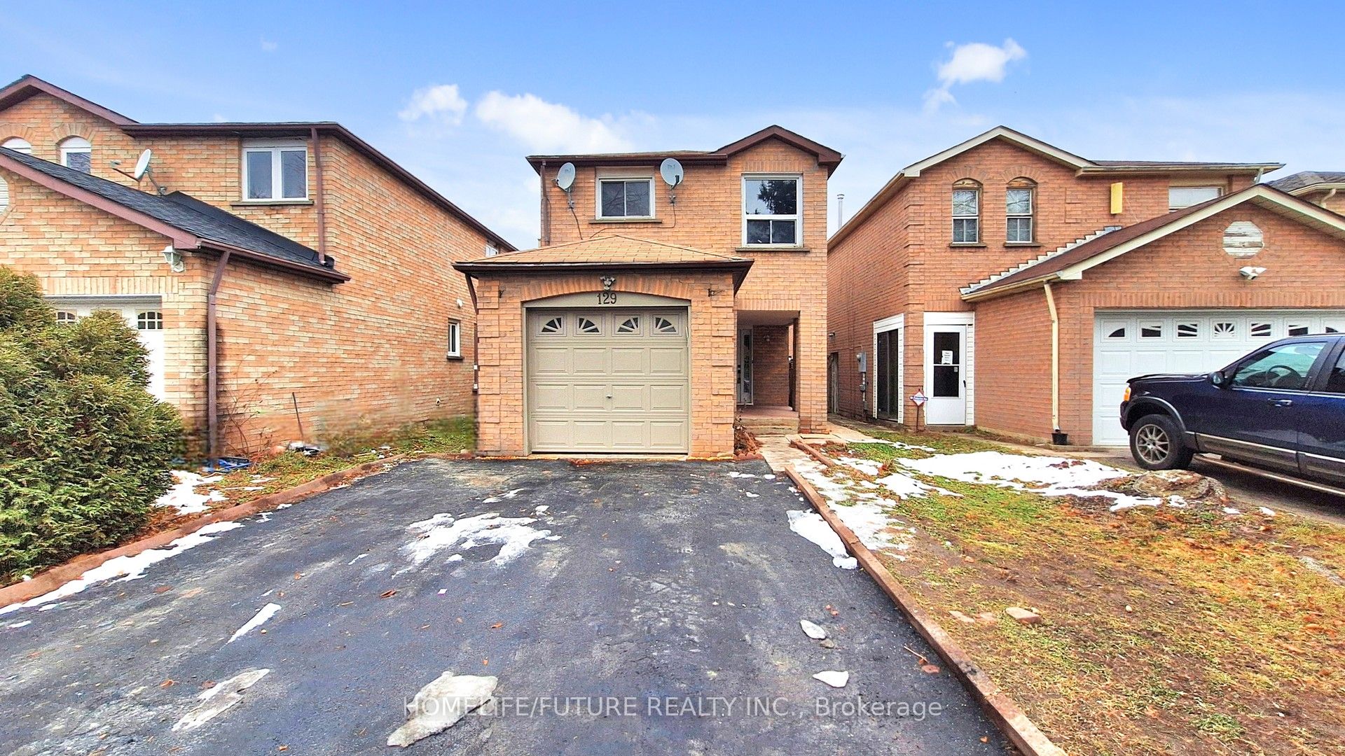 129 Northolt Crescent Property Photo 1