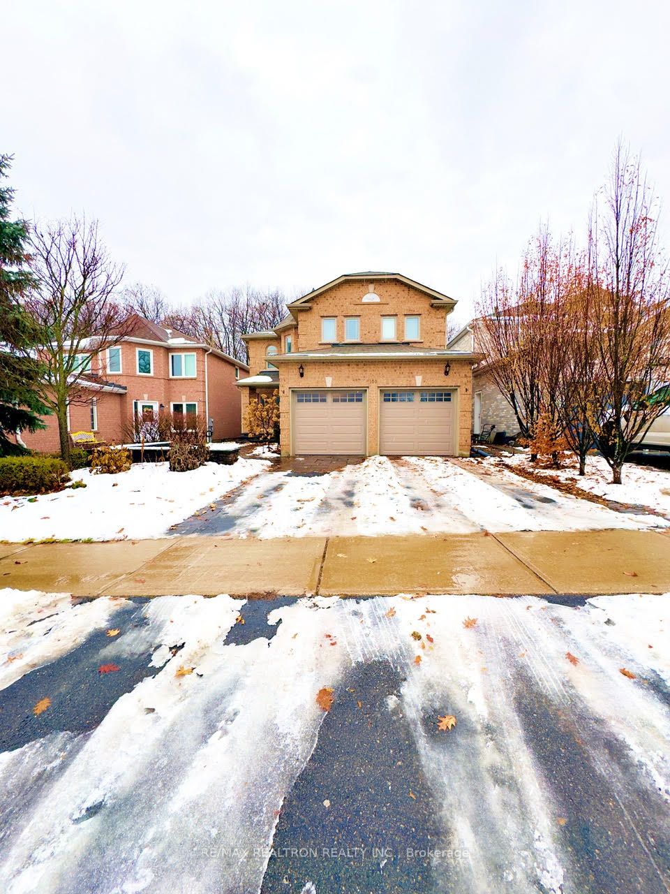 100 Larratt Ln Property Photo 1