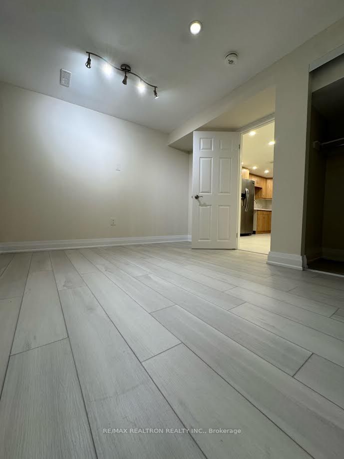 100 Larratt Ln Property Photo 21