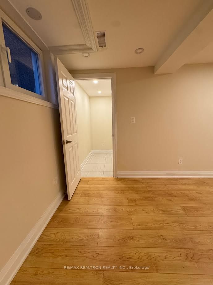 100 Larratt Ln Property Photo 22