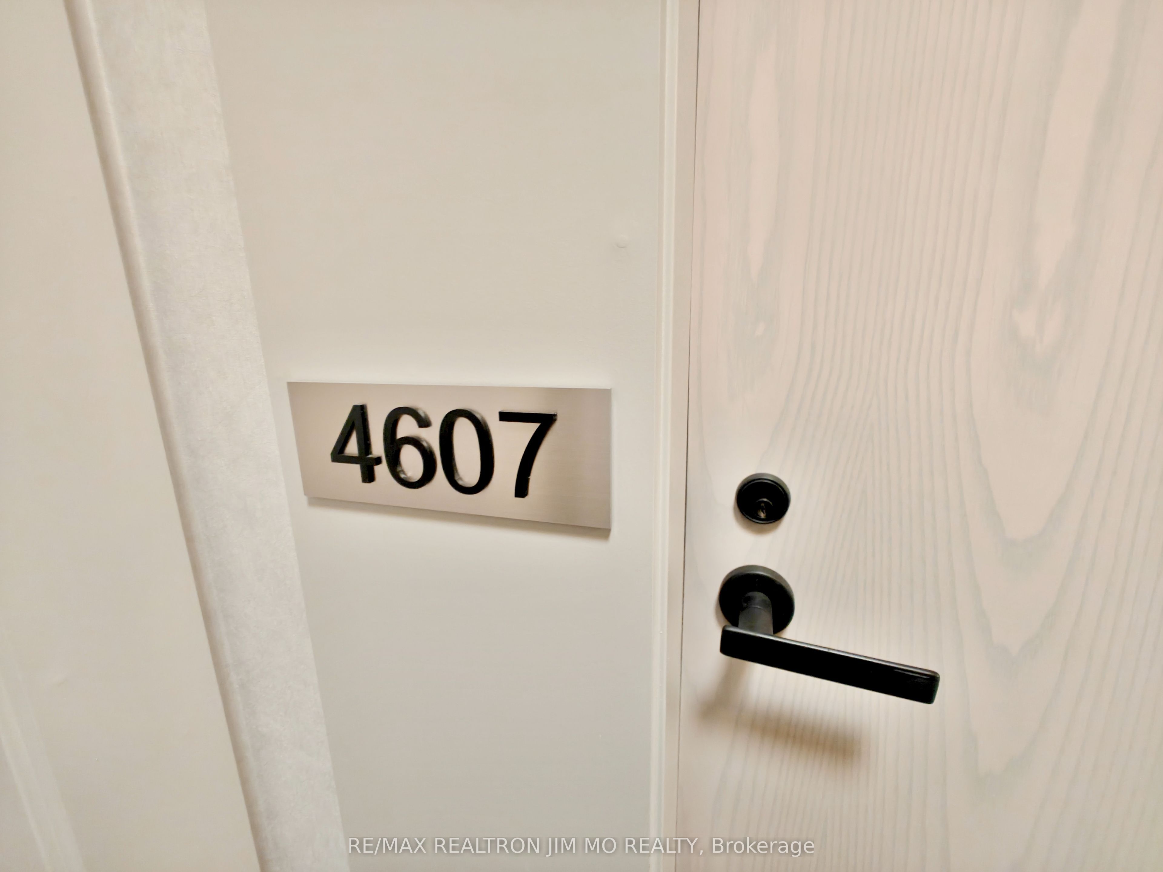 8 Interchange Way Property Photo 1
