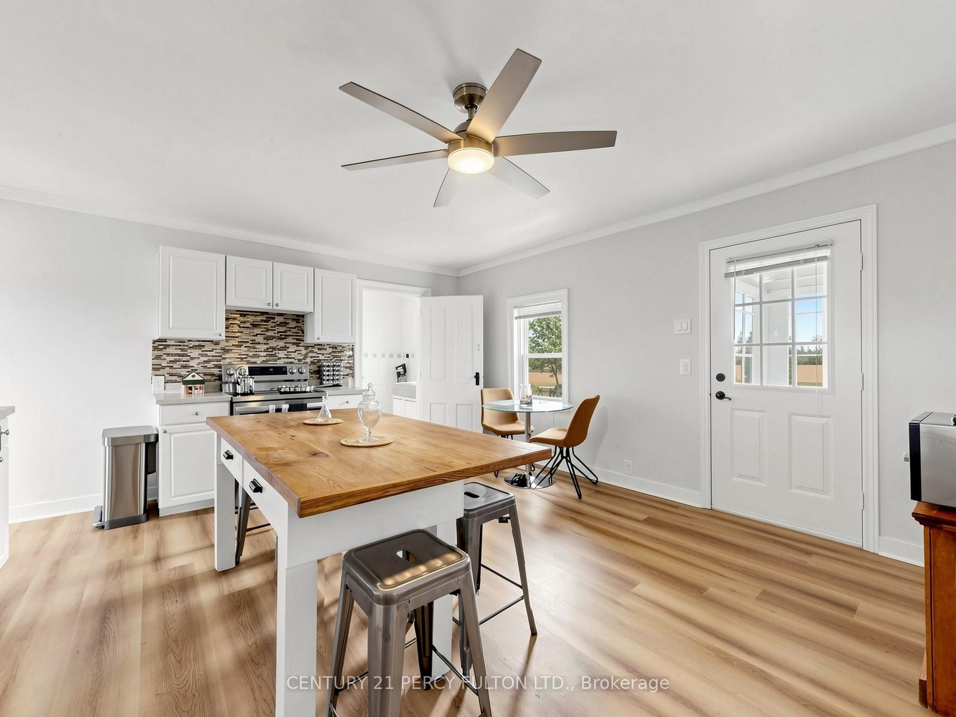 29018 Highway 48 Property Photo 10