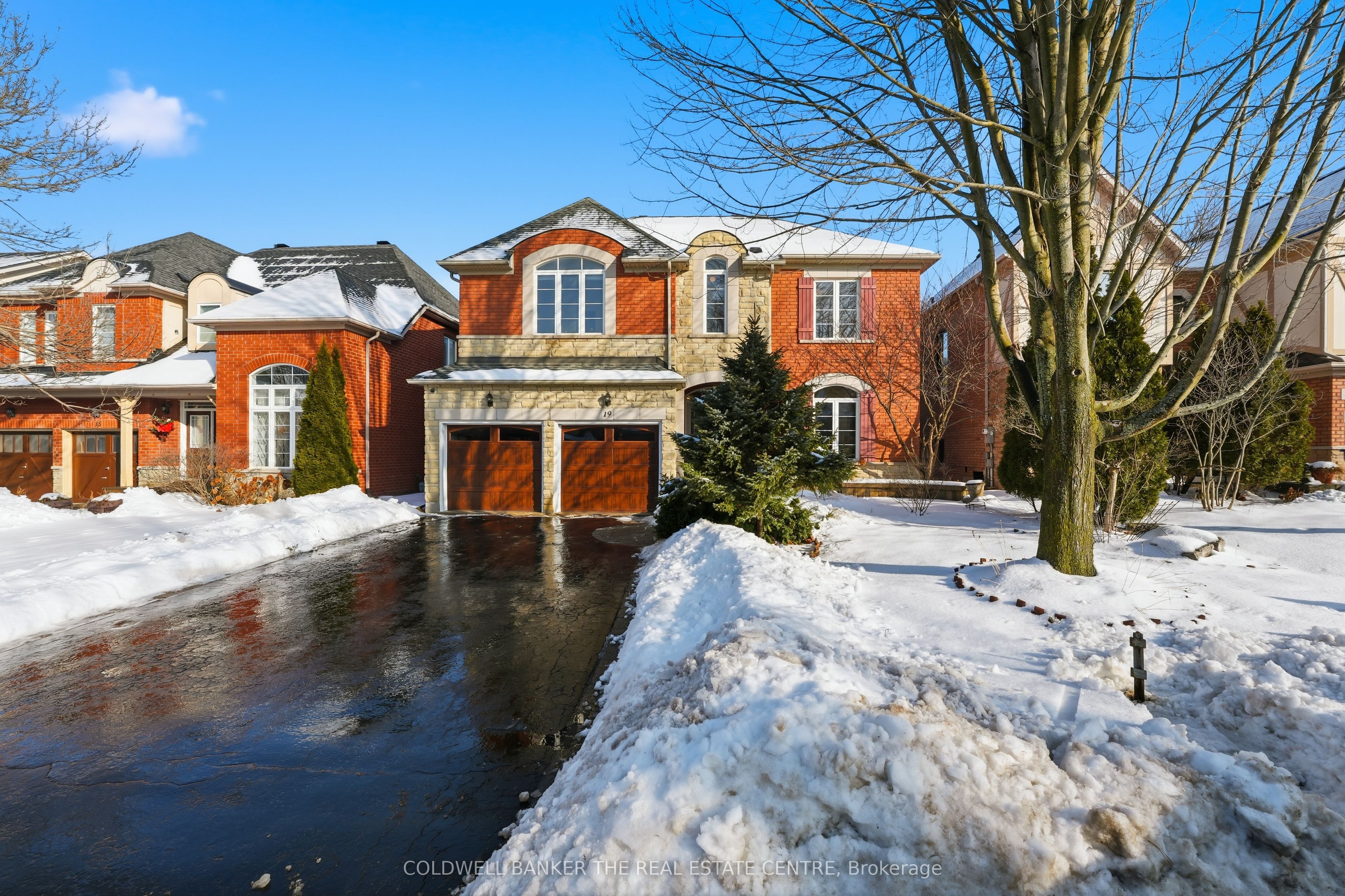 19 Deerhorn Crescent Property Photo 1