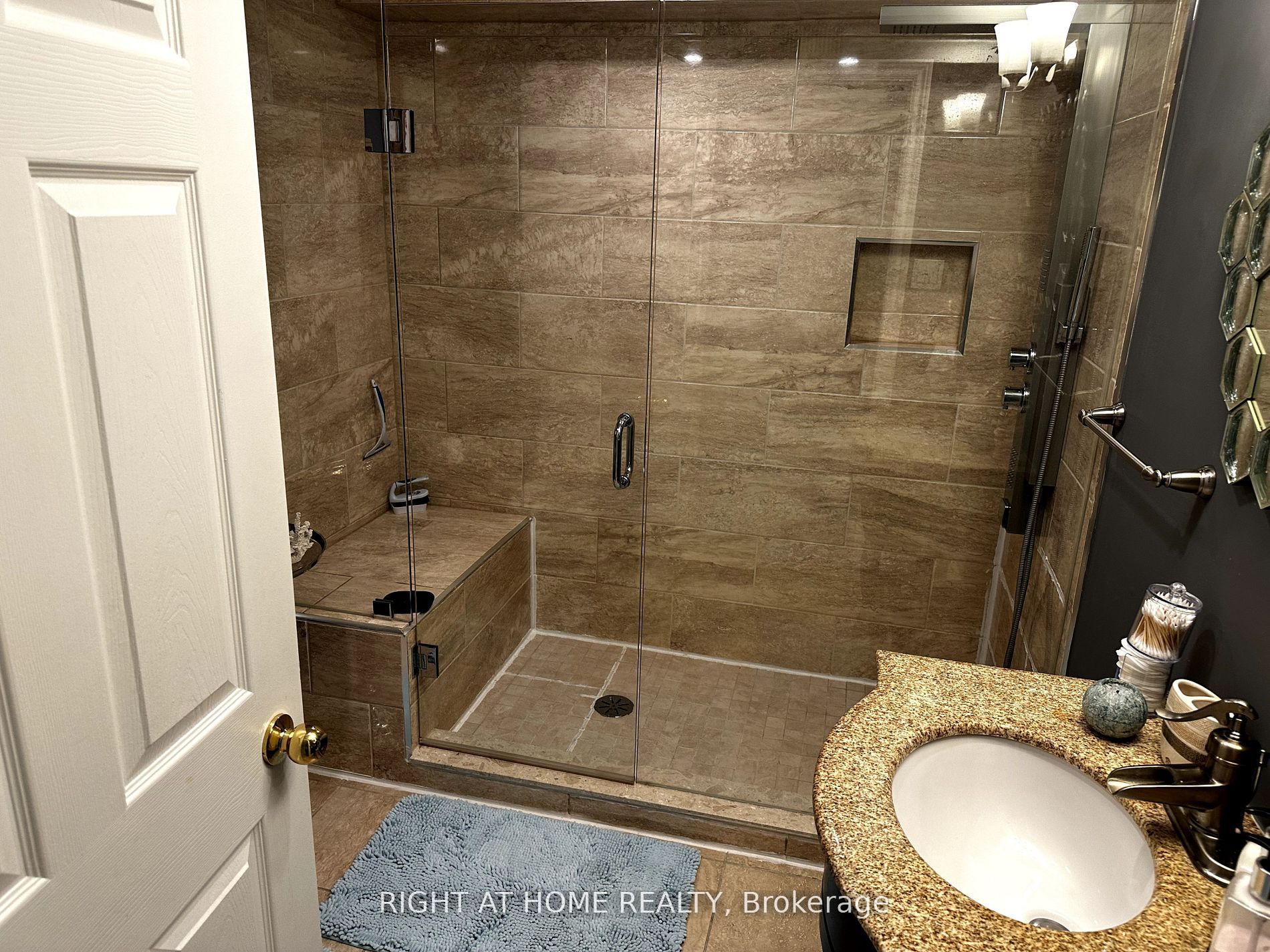 974 Creebridge Crescent Lower Property Photo 9