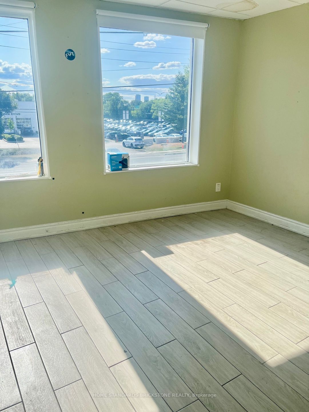7061 Yonge Street 2c Property Photo 3