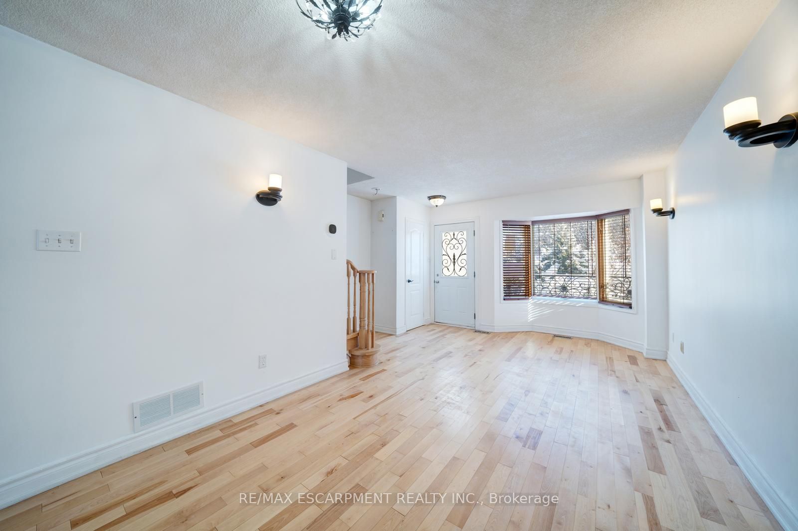 108 Olde Bayview Avenue Property Photo 4