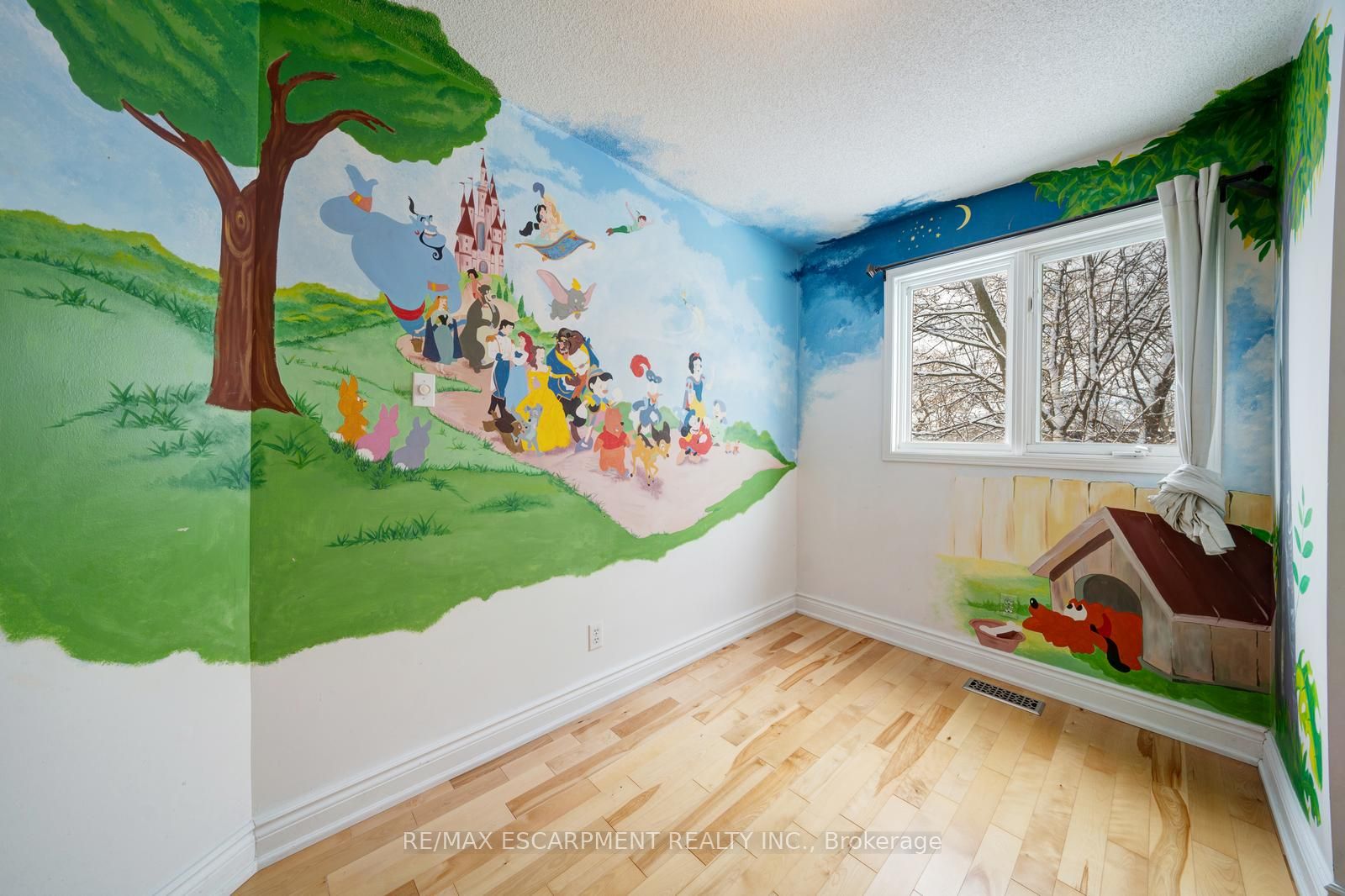 108 Olde Bayview Avenue Property Photo 24