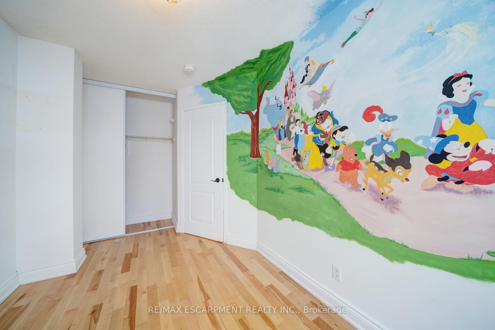 108 Olde Bayview Avenue Property Photo 25