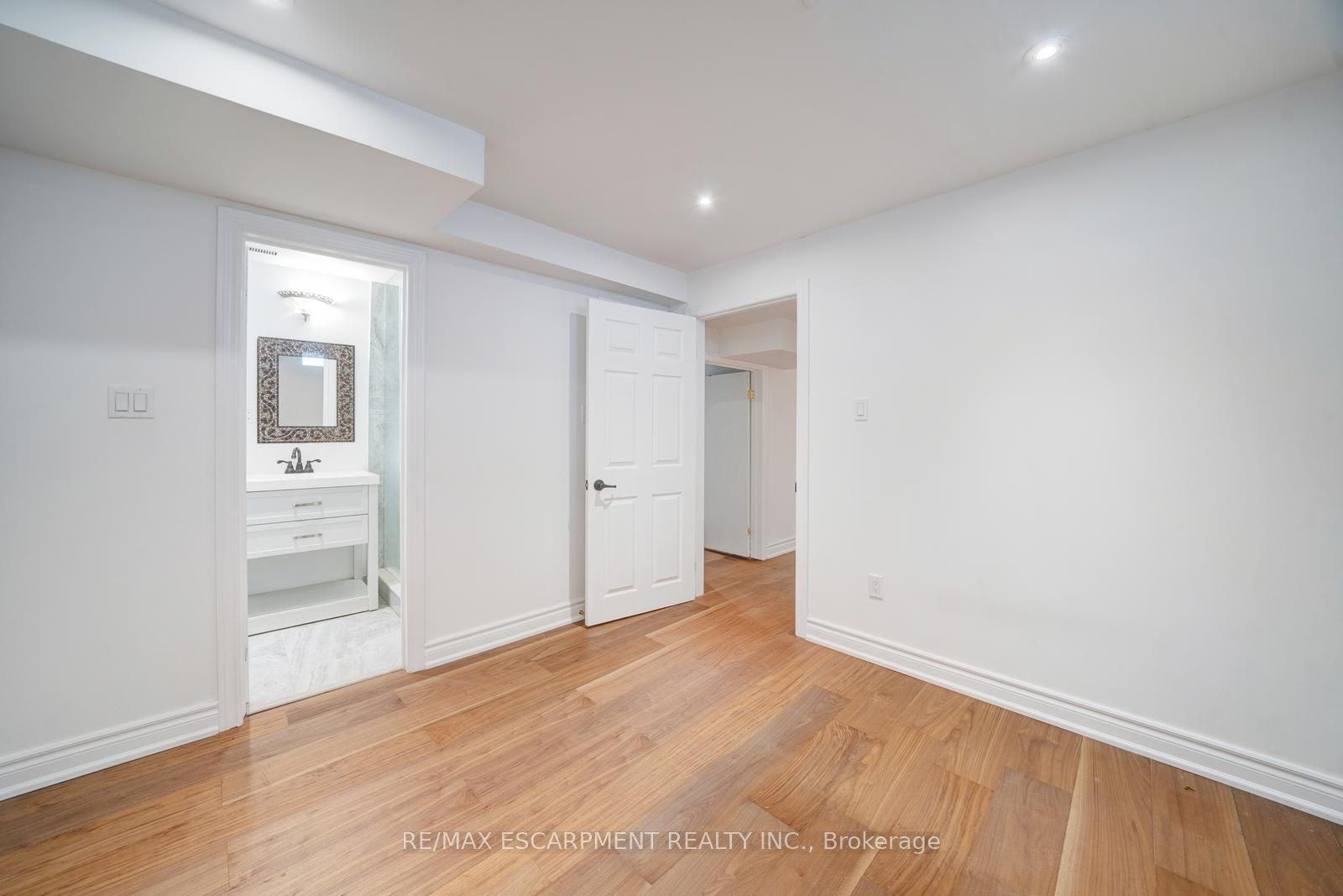 108 Olde Bayview Avenue Property Photo 32
