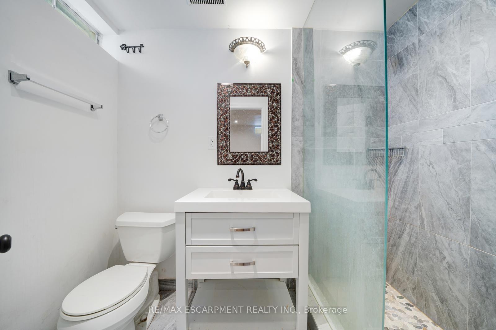 108 Olde Bayview Avenue Property Photo 33